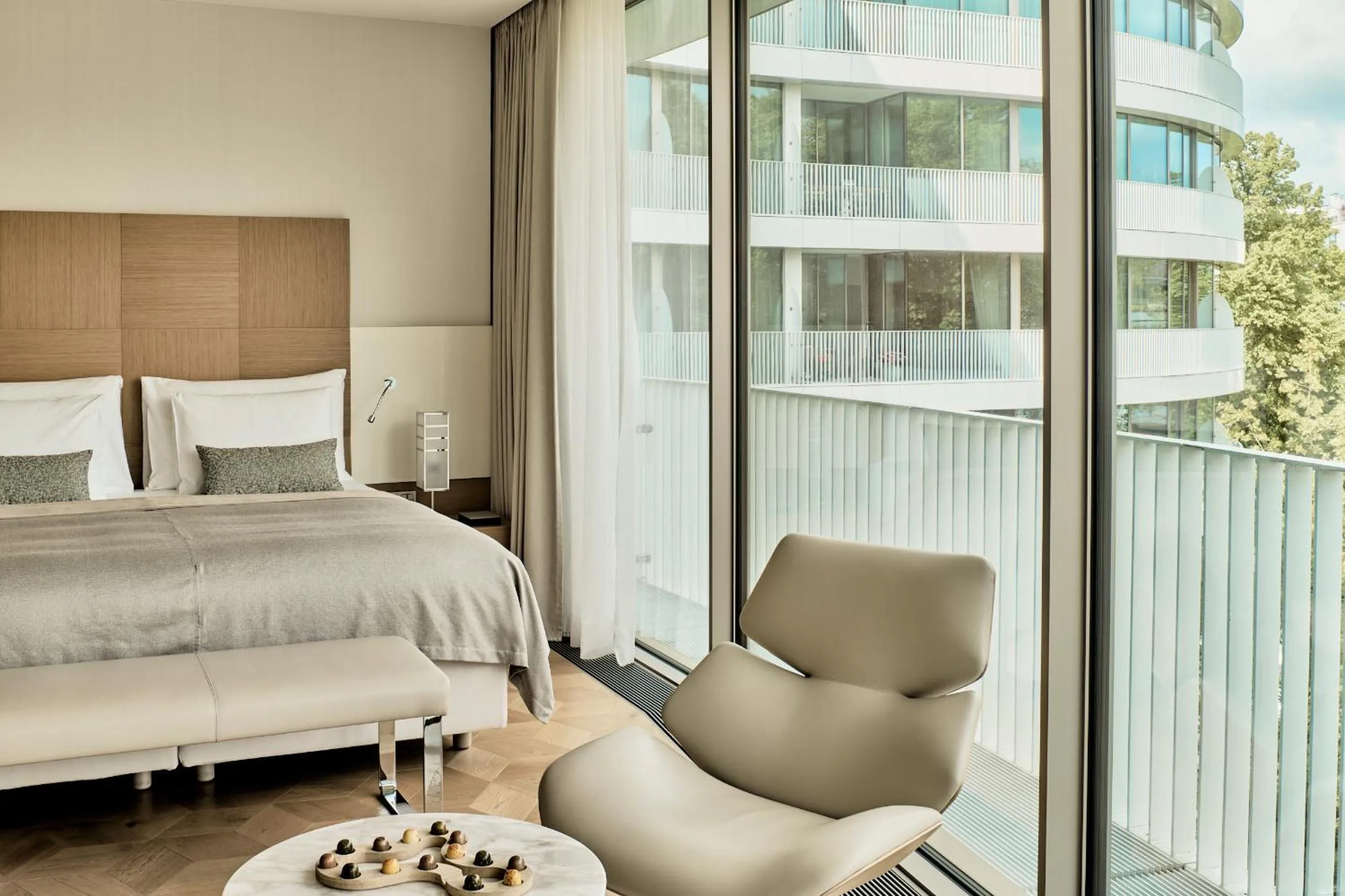 Bed in The Fontenay Hamburg