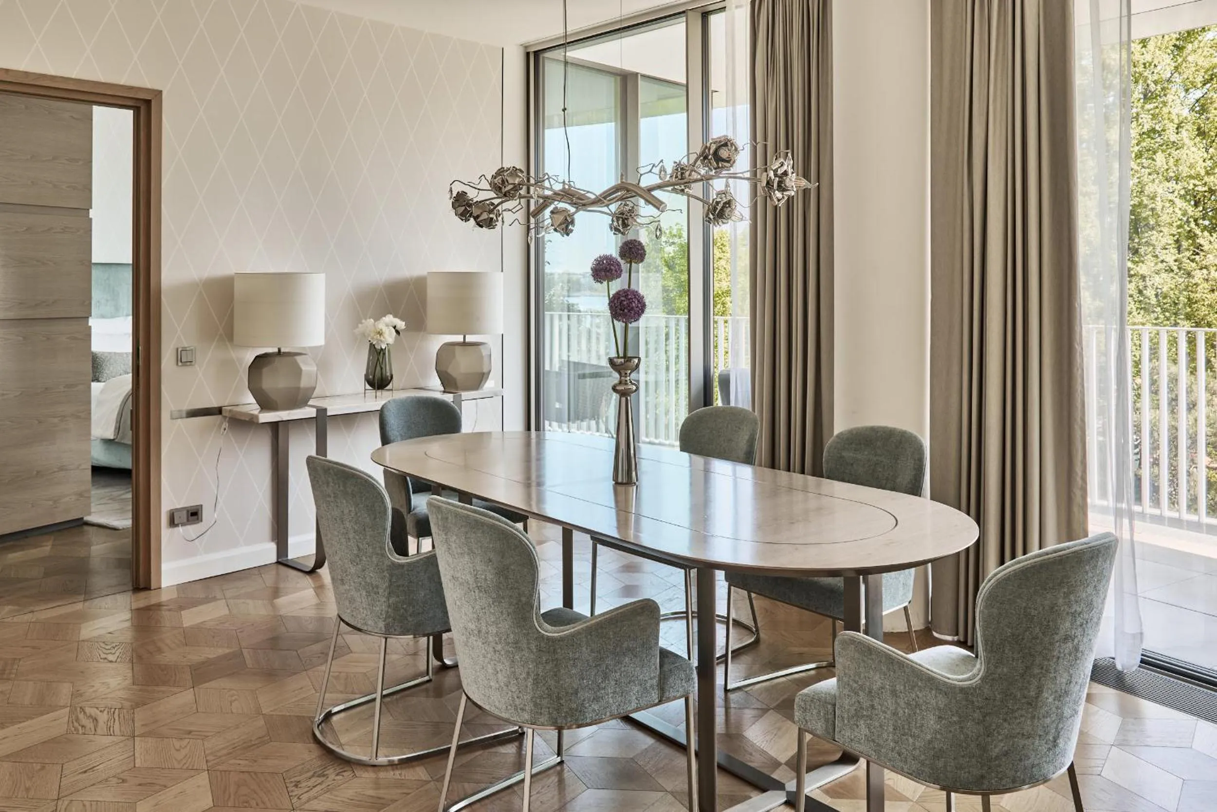 Dining area in The Fontenay Hamburg