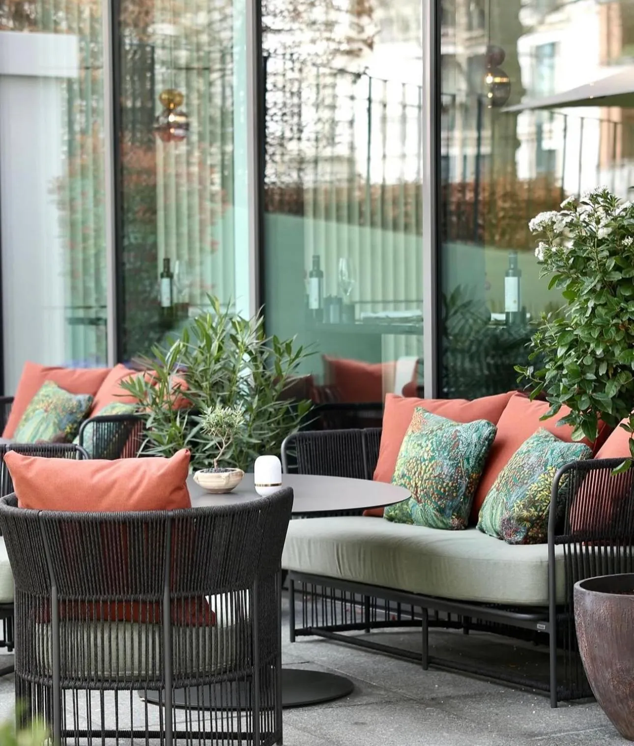 Restaurant/places to eat in The Fontenay Hamburg