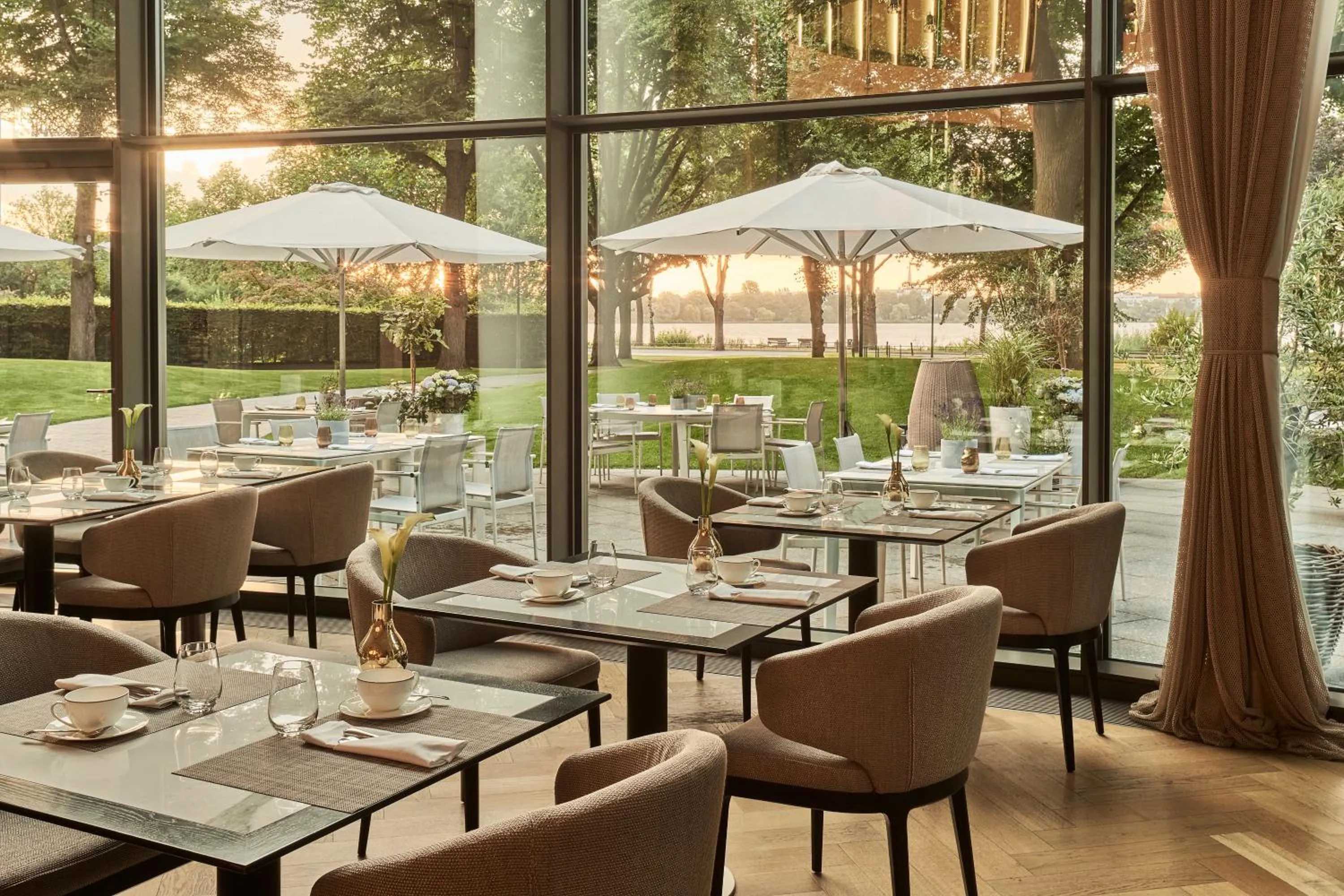 Restaurant/places to eat in The Fontenay Hamburg