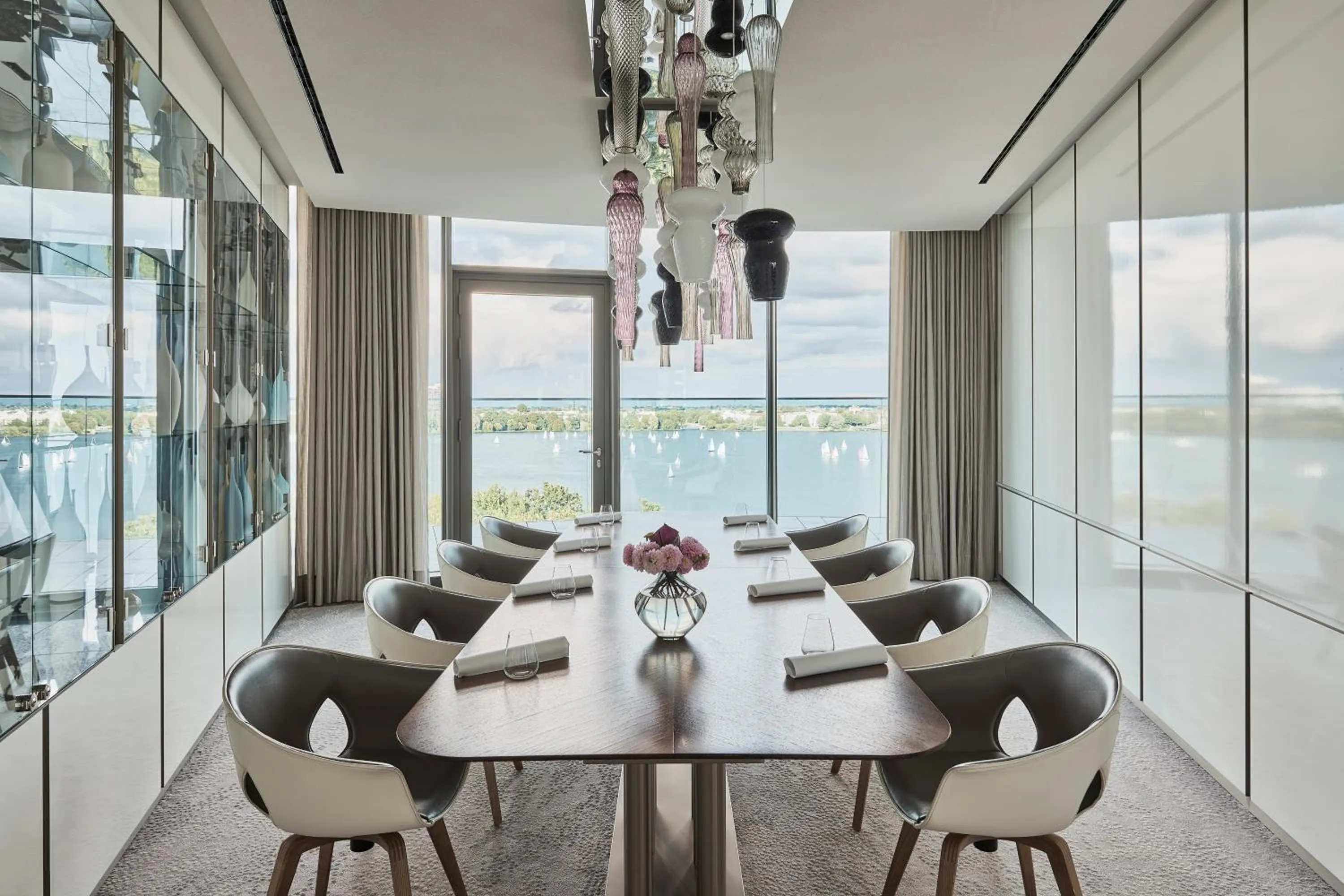 Restaurant/places to eat in The Fontenay Hamburg