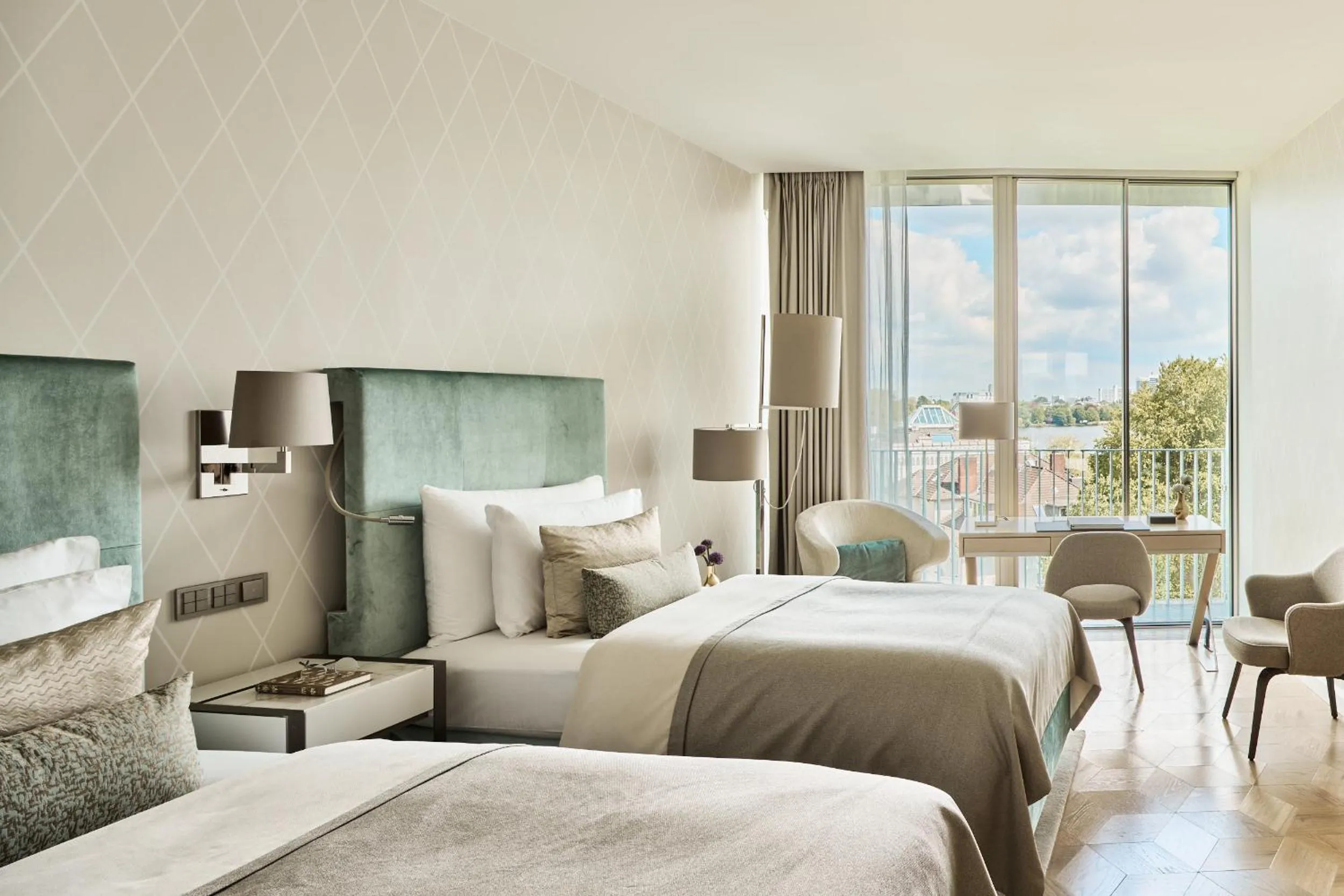 Bed in The Fontenay Hamburg