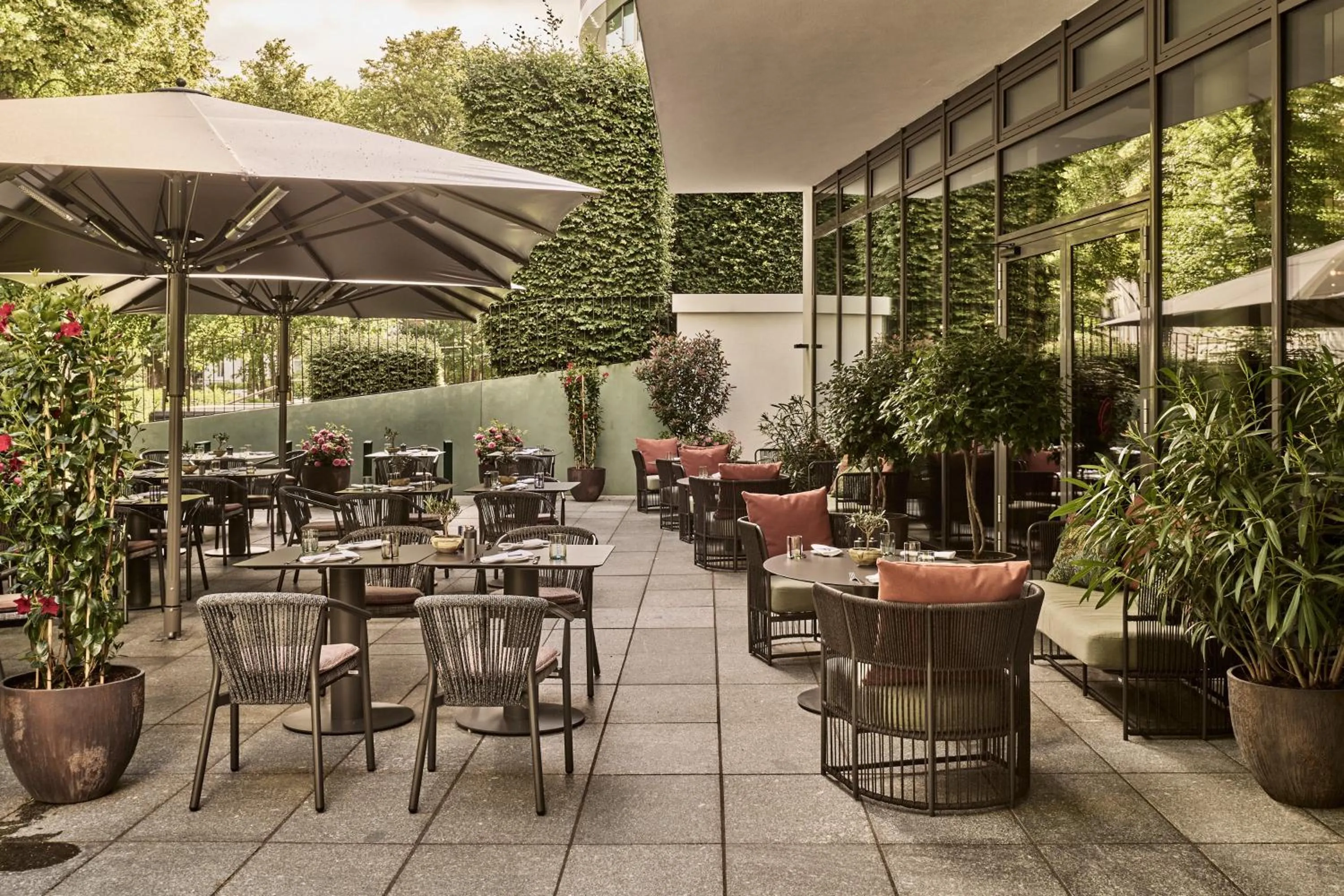 Restaurant/places to eat in The Fontenay Hamburg