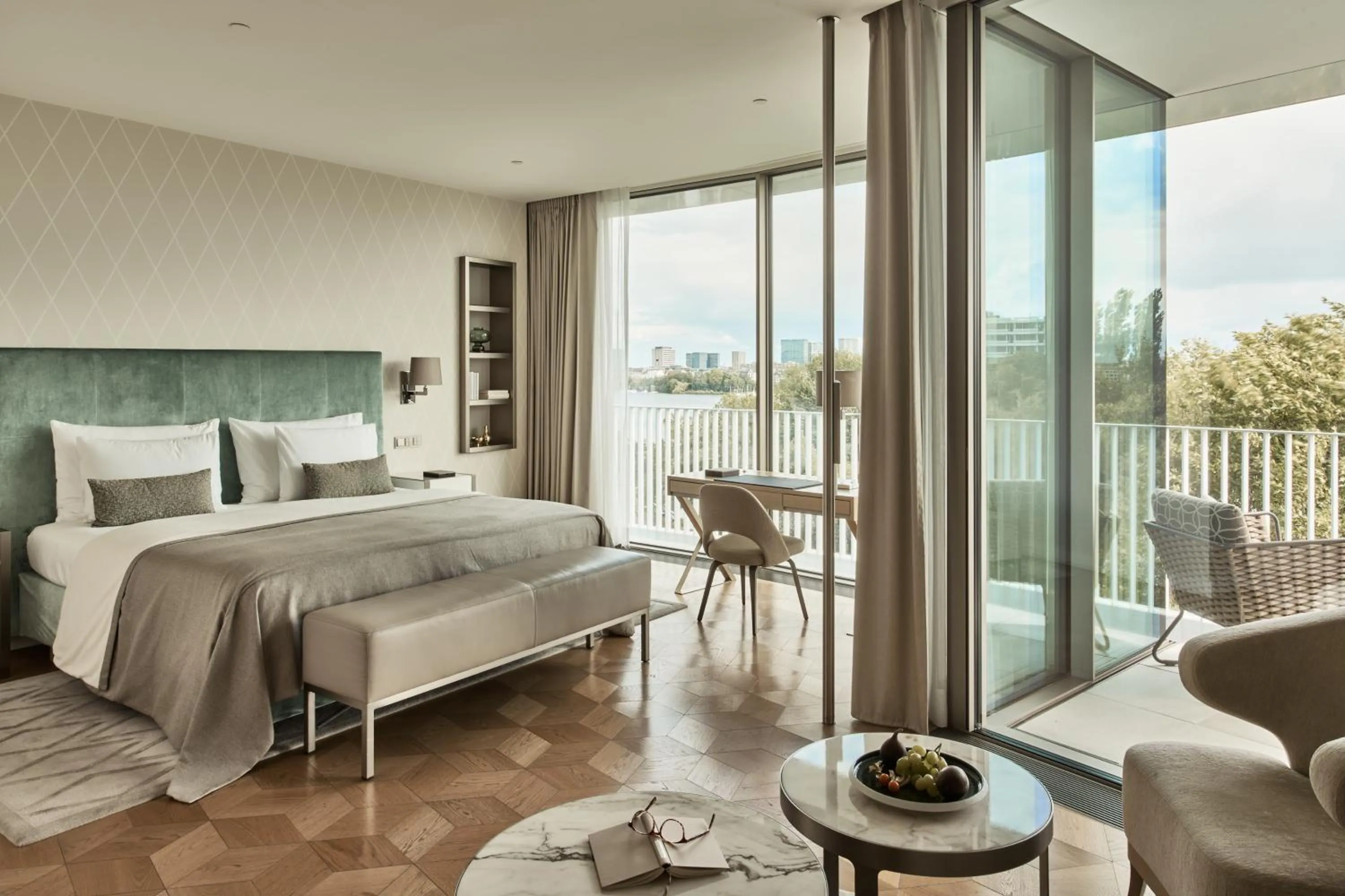 Bed in The Fontenay Hamburg