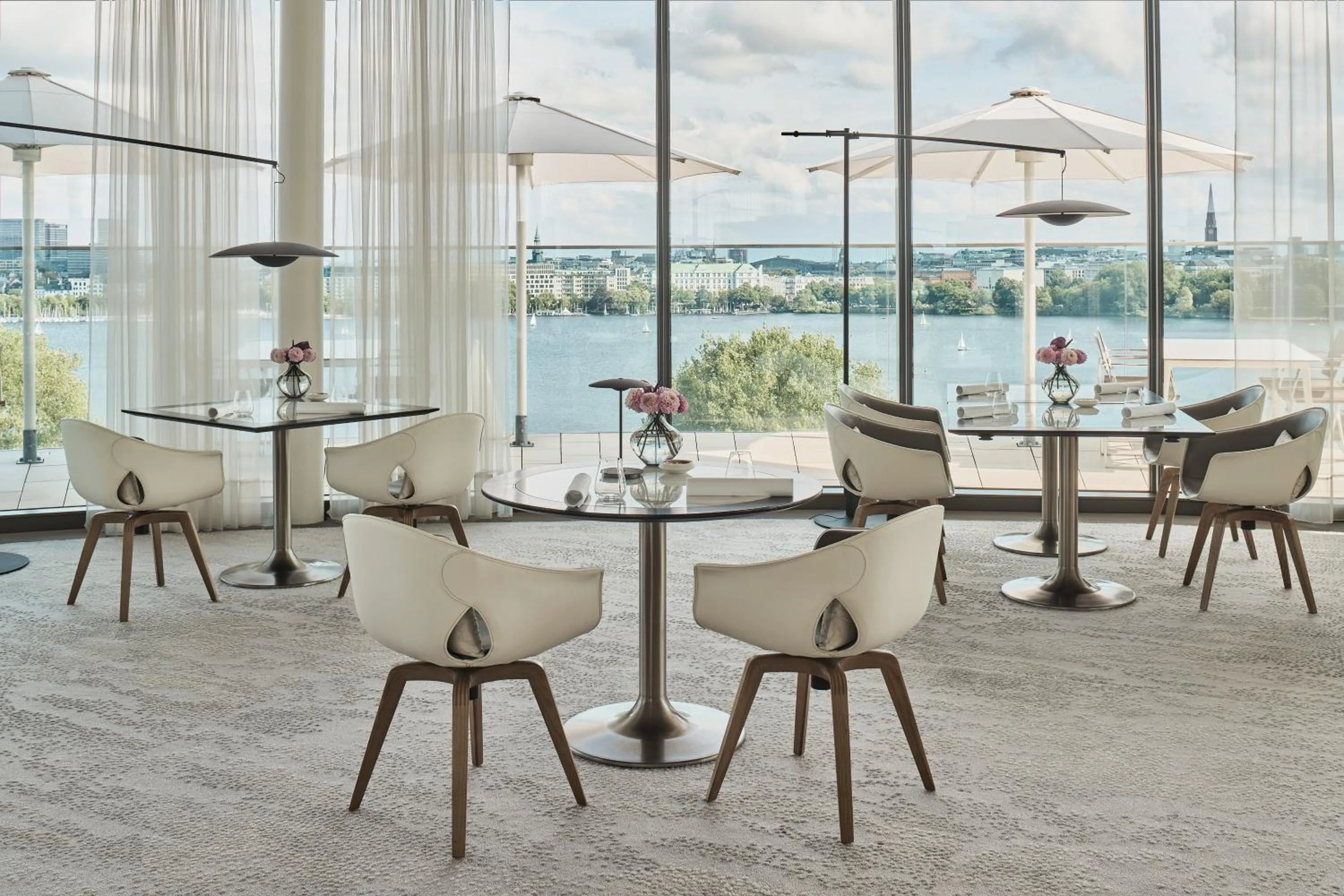 Restaurant/places to eat in The Fontenay Hamburg