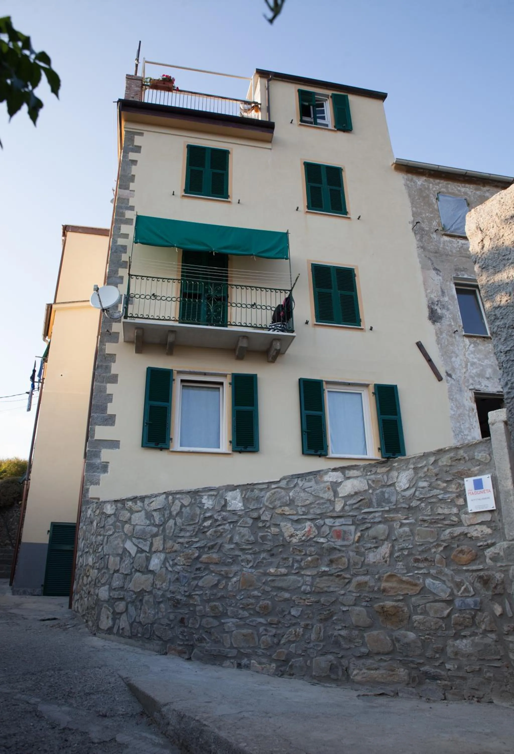Property building in Madüneta 5 Terre