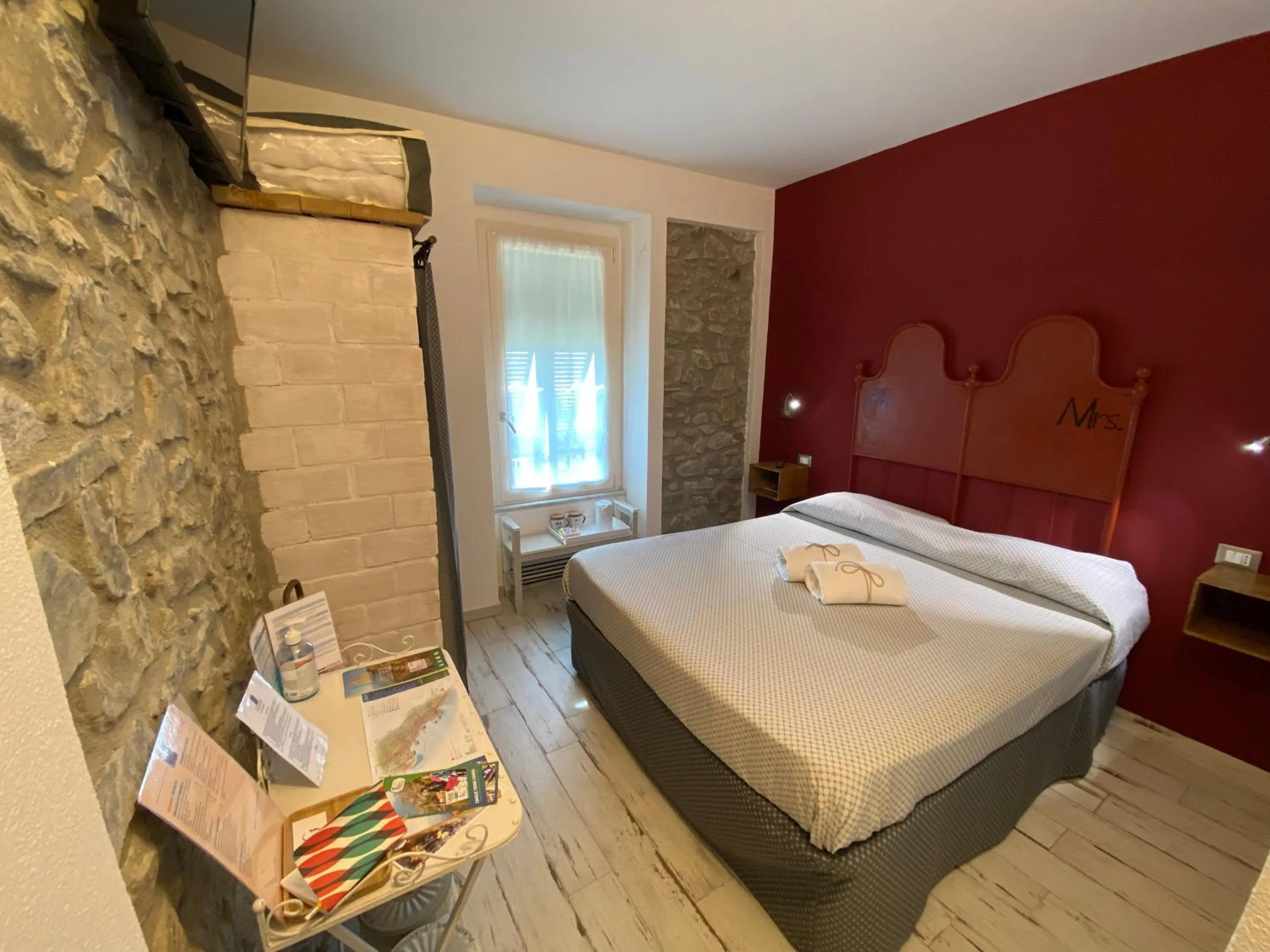 Photo of the whole room, Bed in Madüneta 5 Terre