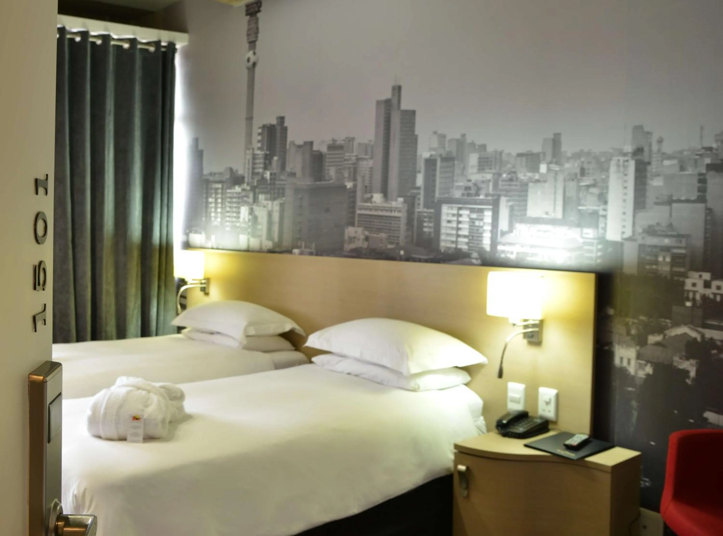 Bedroom in Reef Hotel