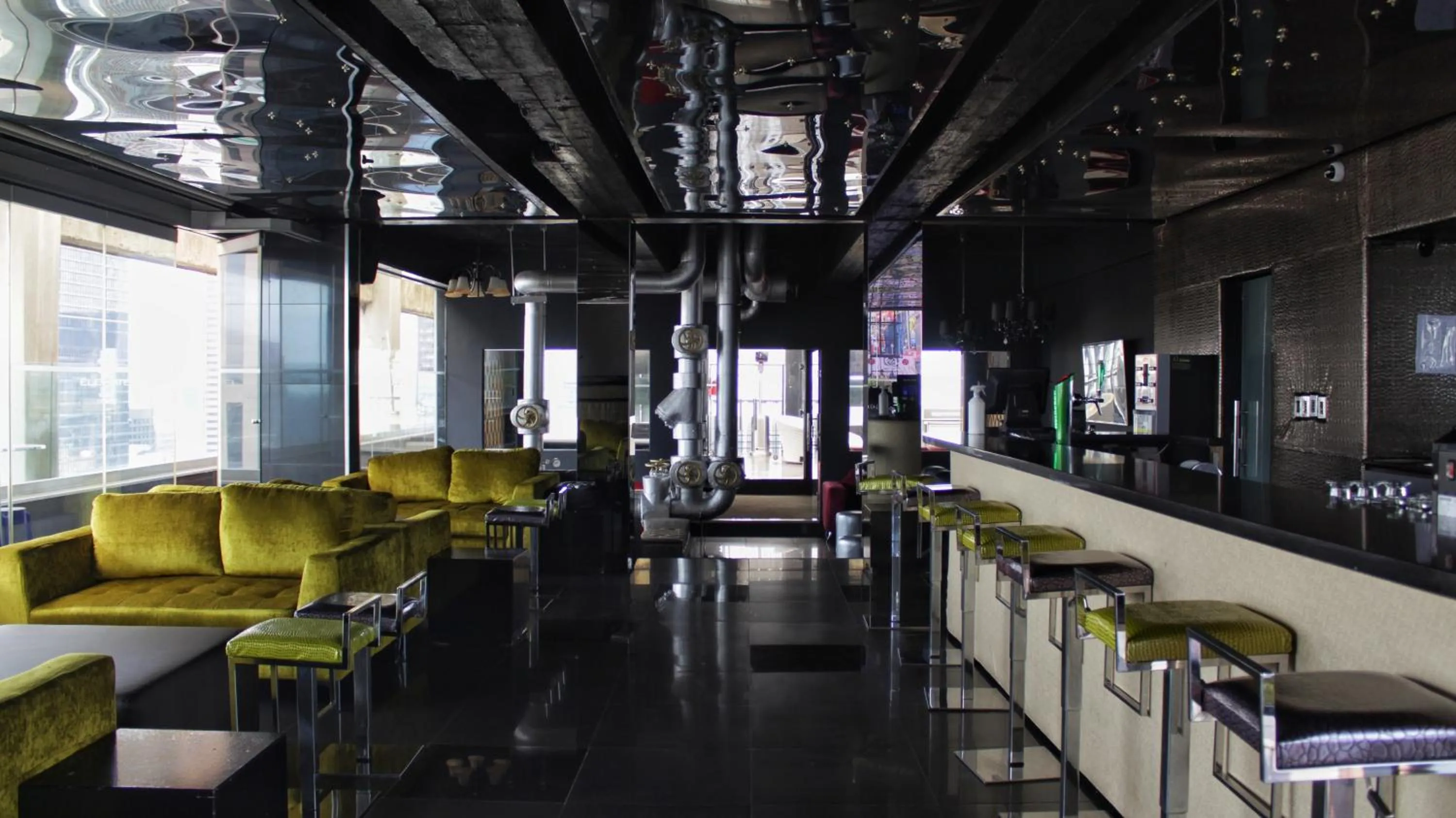 Lounge or bar in Reef Hotel