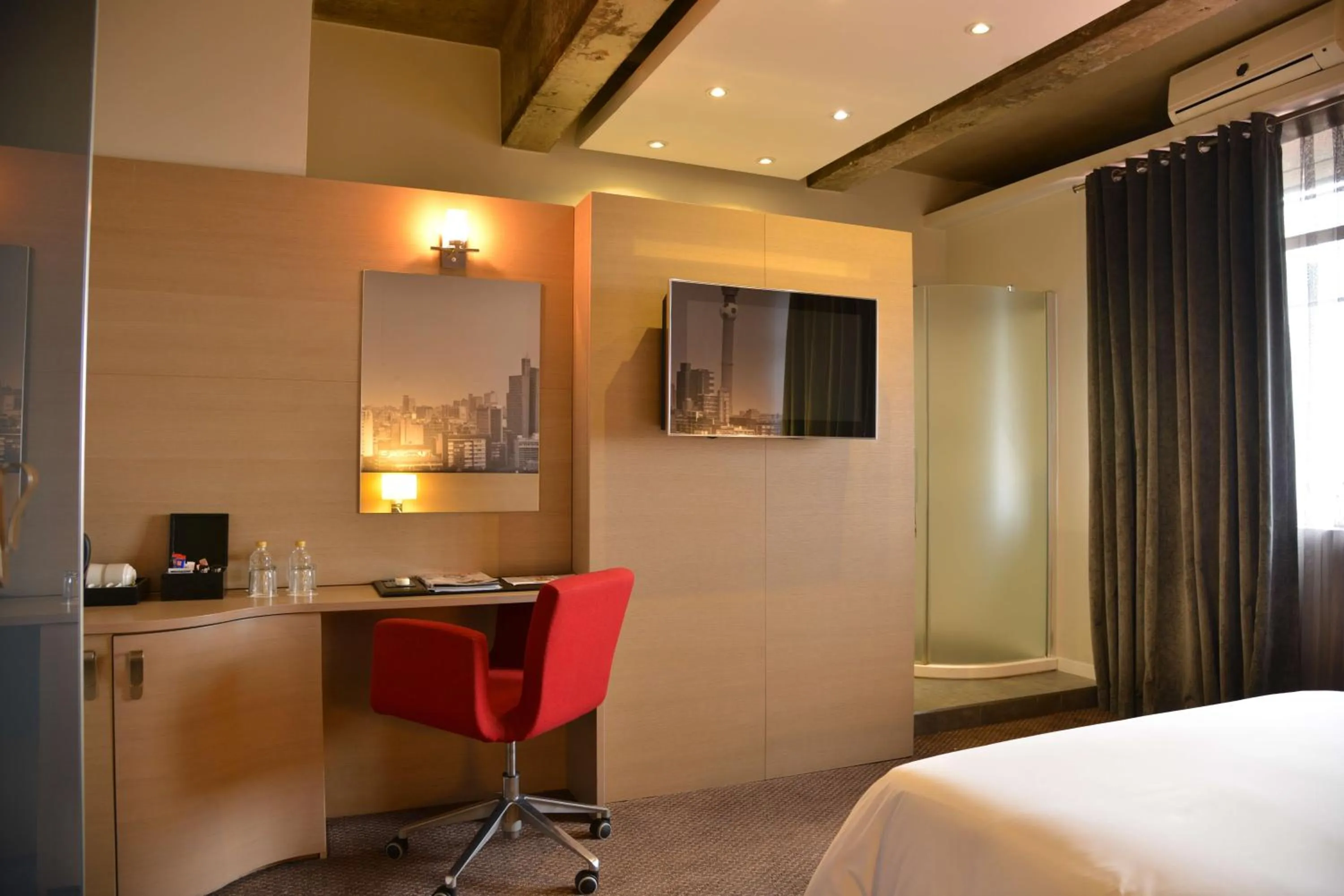 Bedroom in Reef Hotel