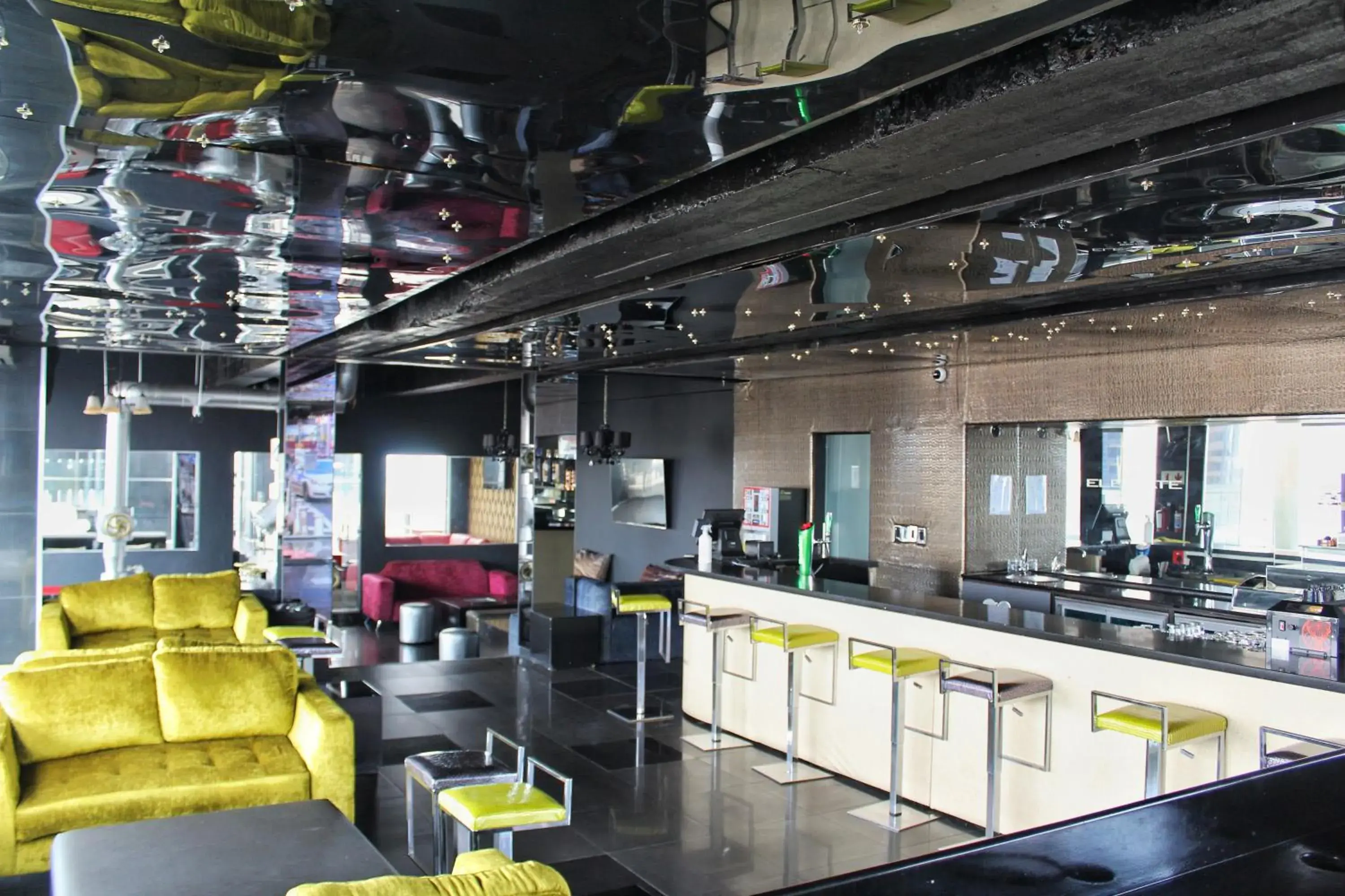 Lounge or bar in Reef Hotel Lounge or bar in Reef Hotel