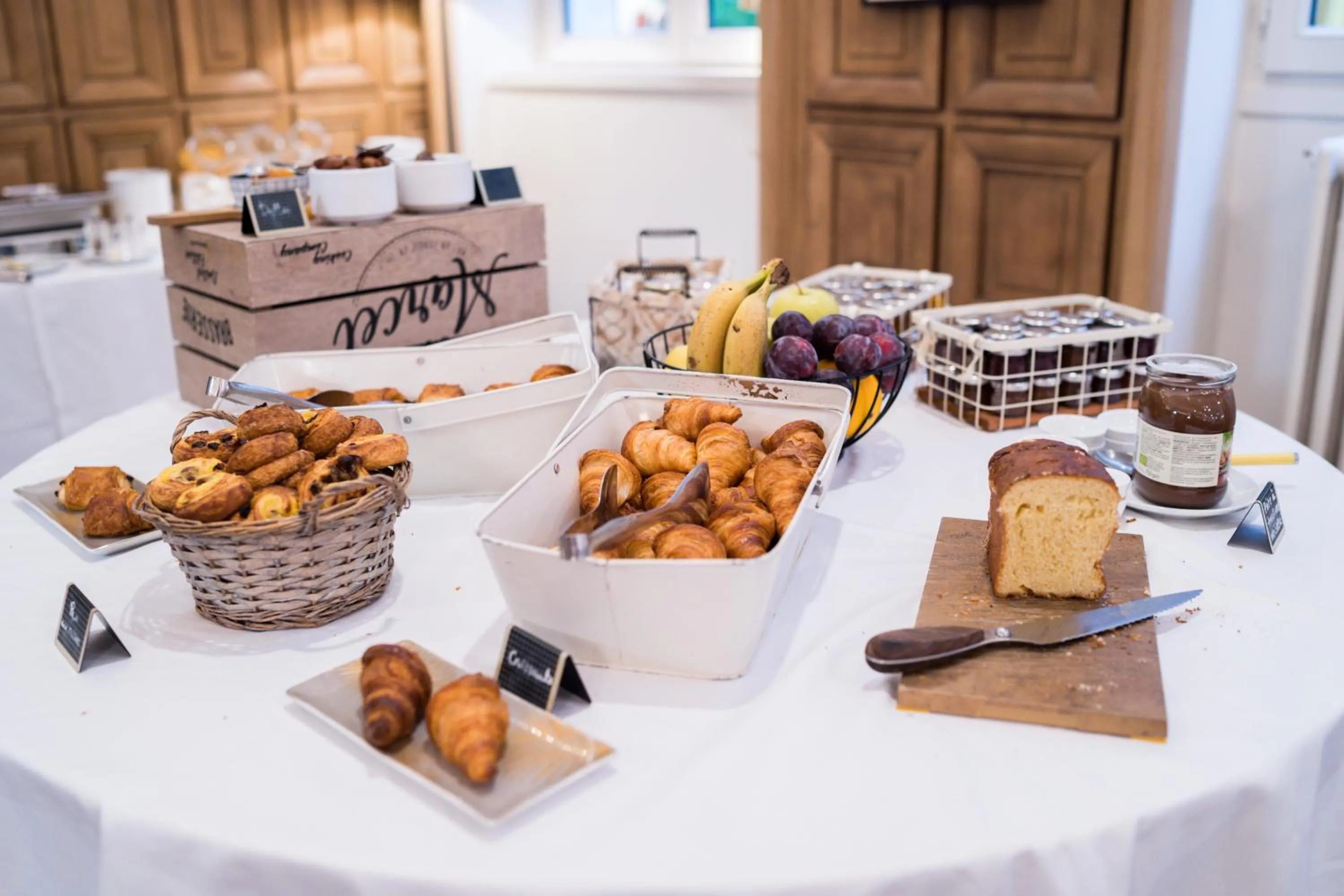 Buffet breakfast in Globe Et Cecil