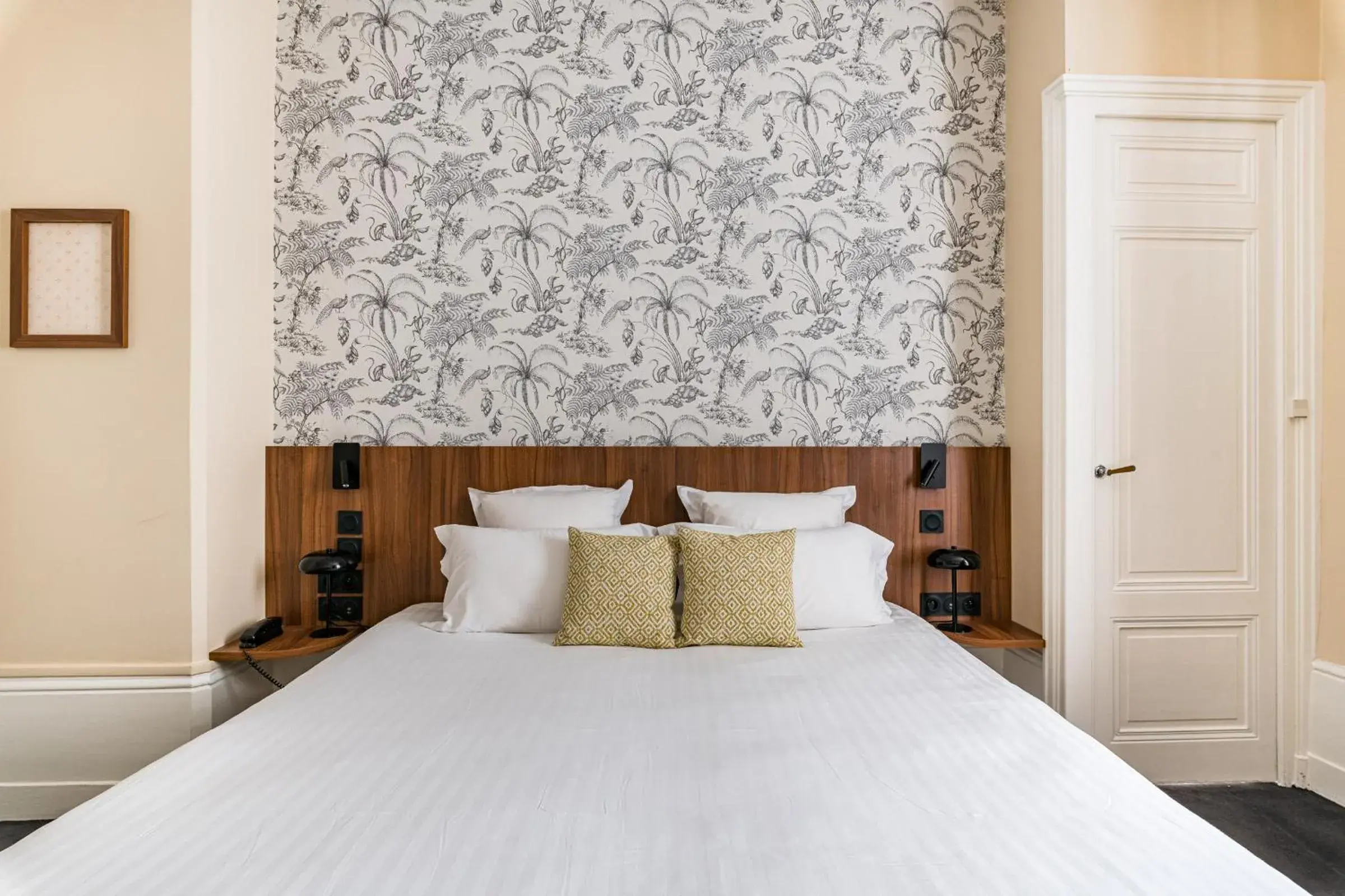 Photo of the whole room, Bed in Globe Et Cecil Photo of the whole room, Bed in Globe Et Cecil