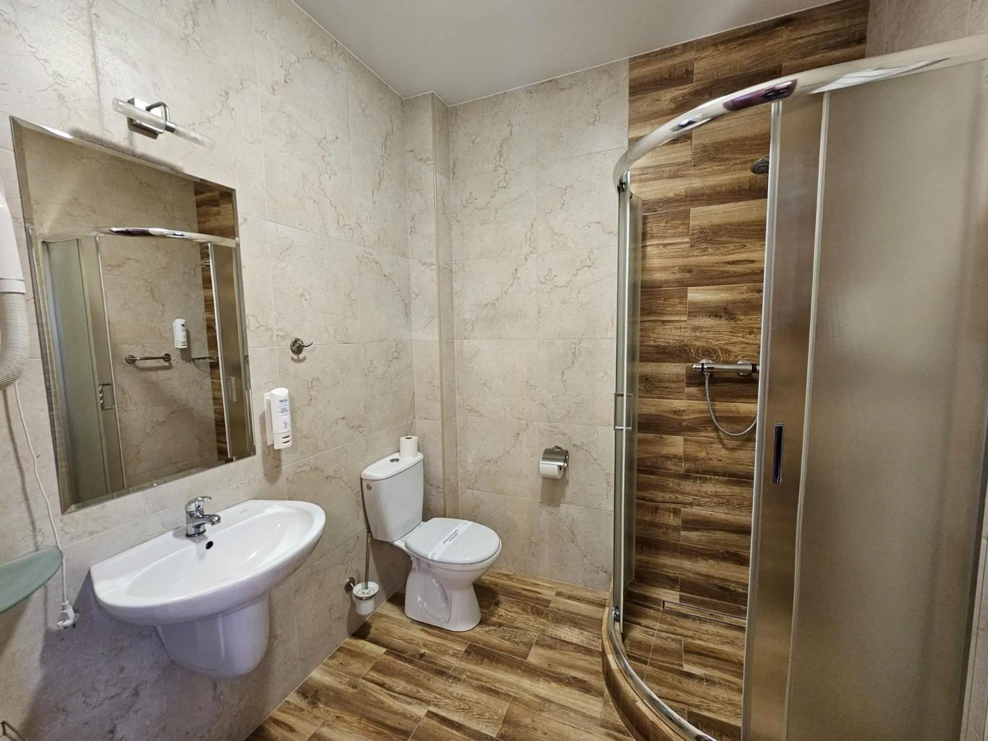 Shower in Hotel Imperial