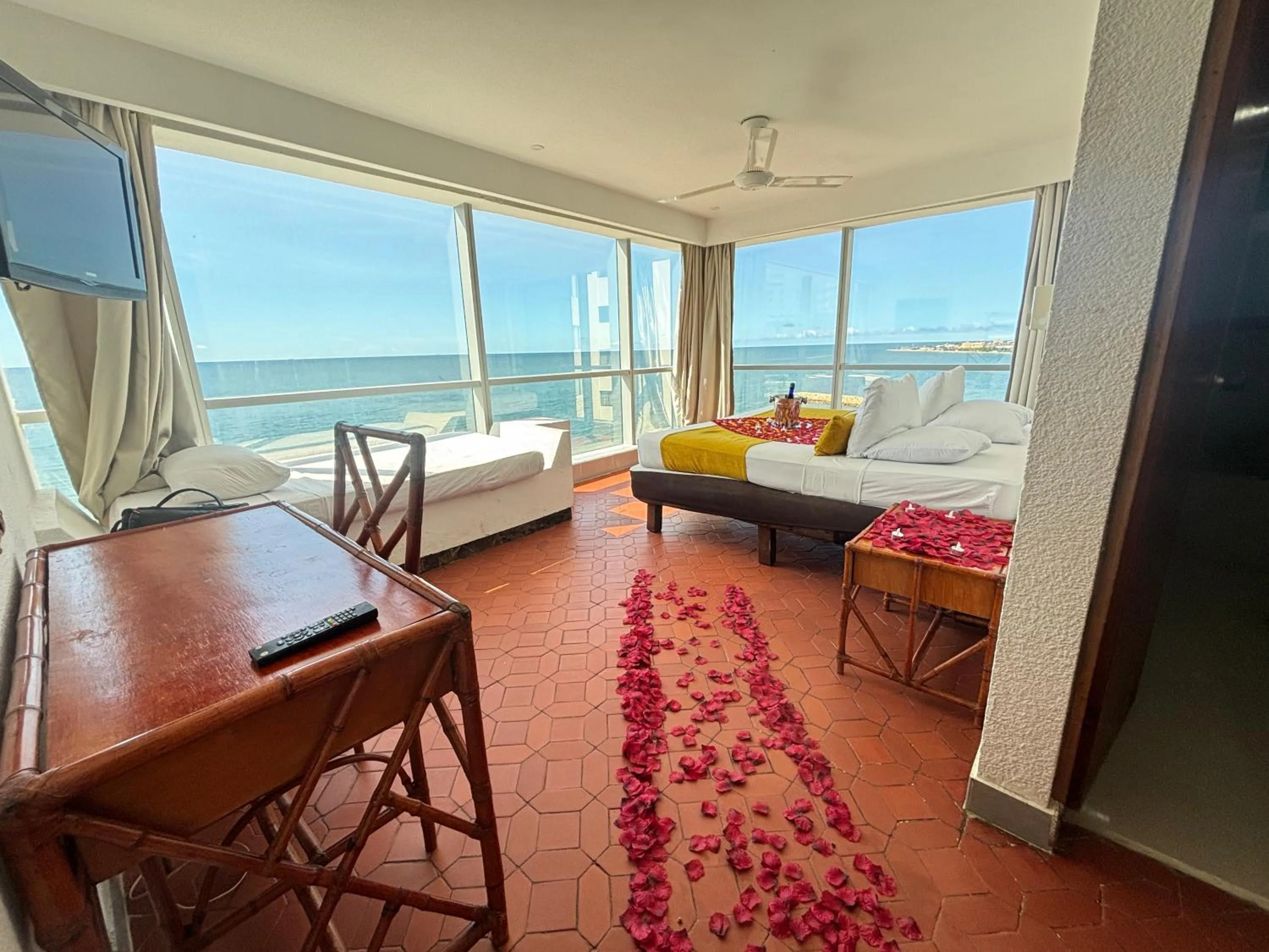 Photo of the whole room in Hotel Costa del Sol