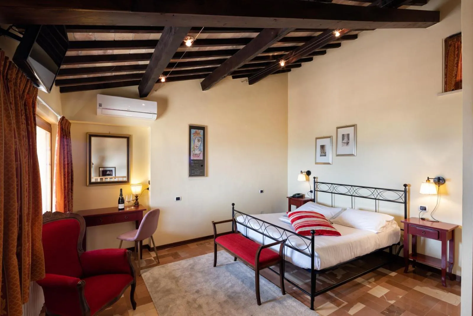 Bedroom, Bed in Hotel Posta Panoramic Assisi