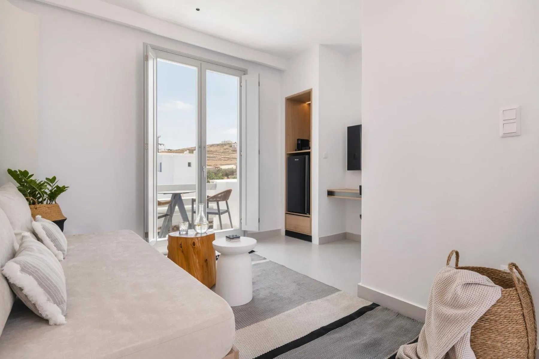 Living room, Bed in Quartano Suites by Heliessa, Adults Only
