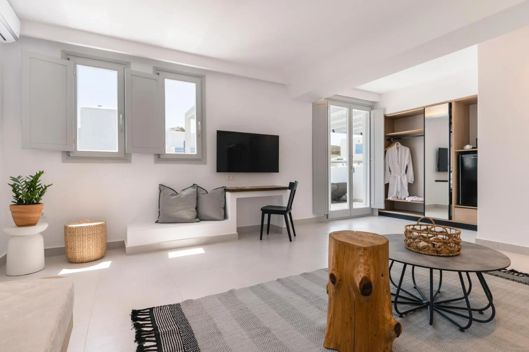 Living room in Quartano Suites by Heliessa, Adults Only