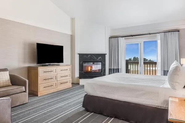 Bed in The Lodge at Bodega Bay