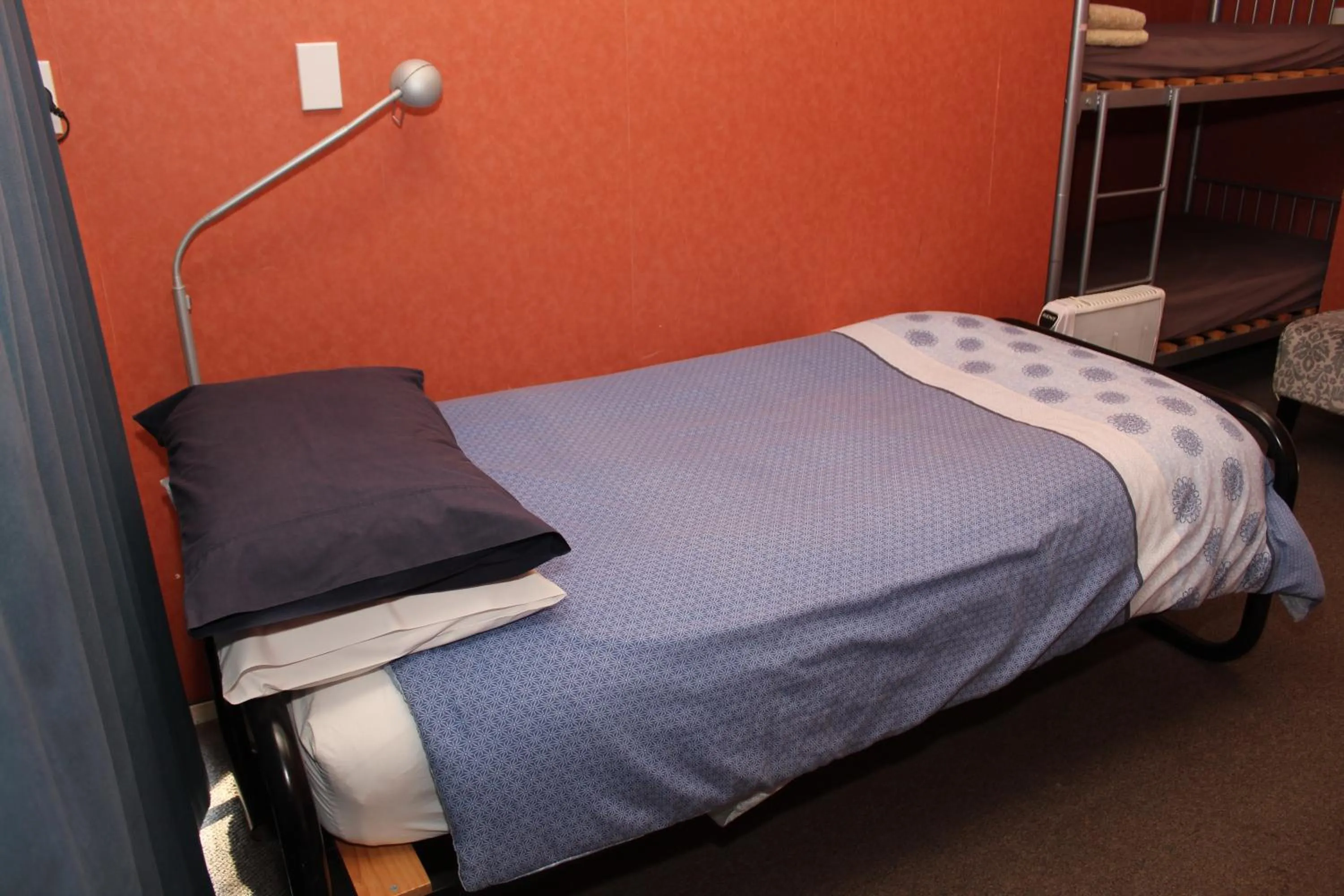 Shower, Bed in Central City Camping Park