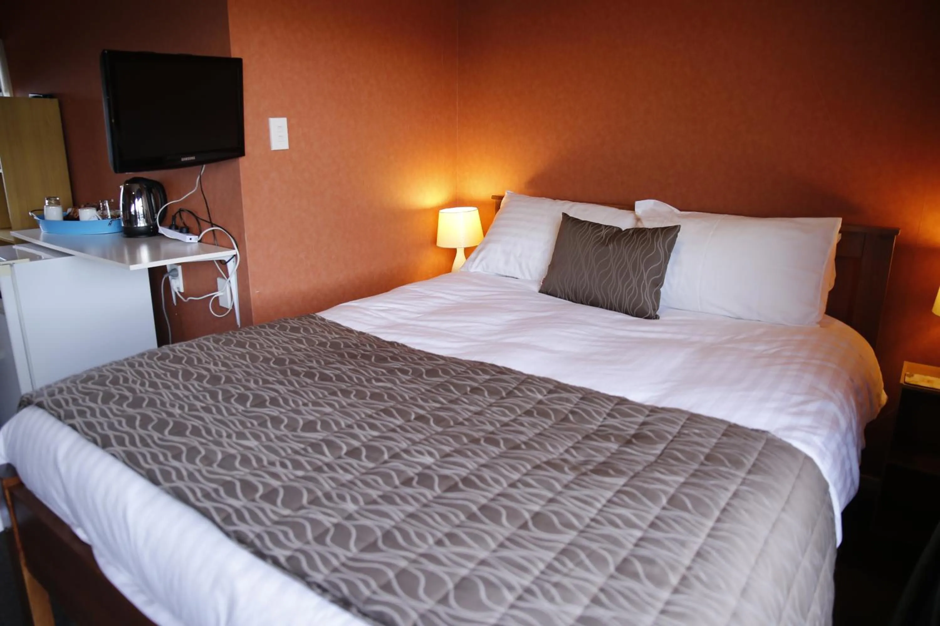 Shower, Bed in Central City Camping Park