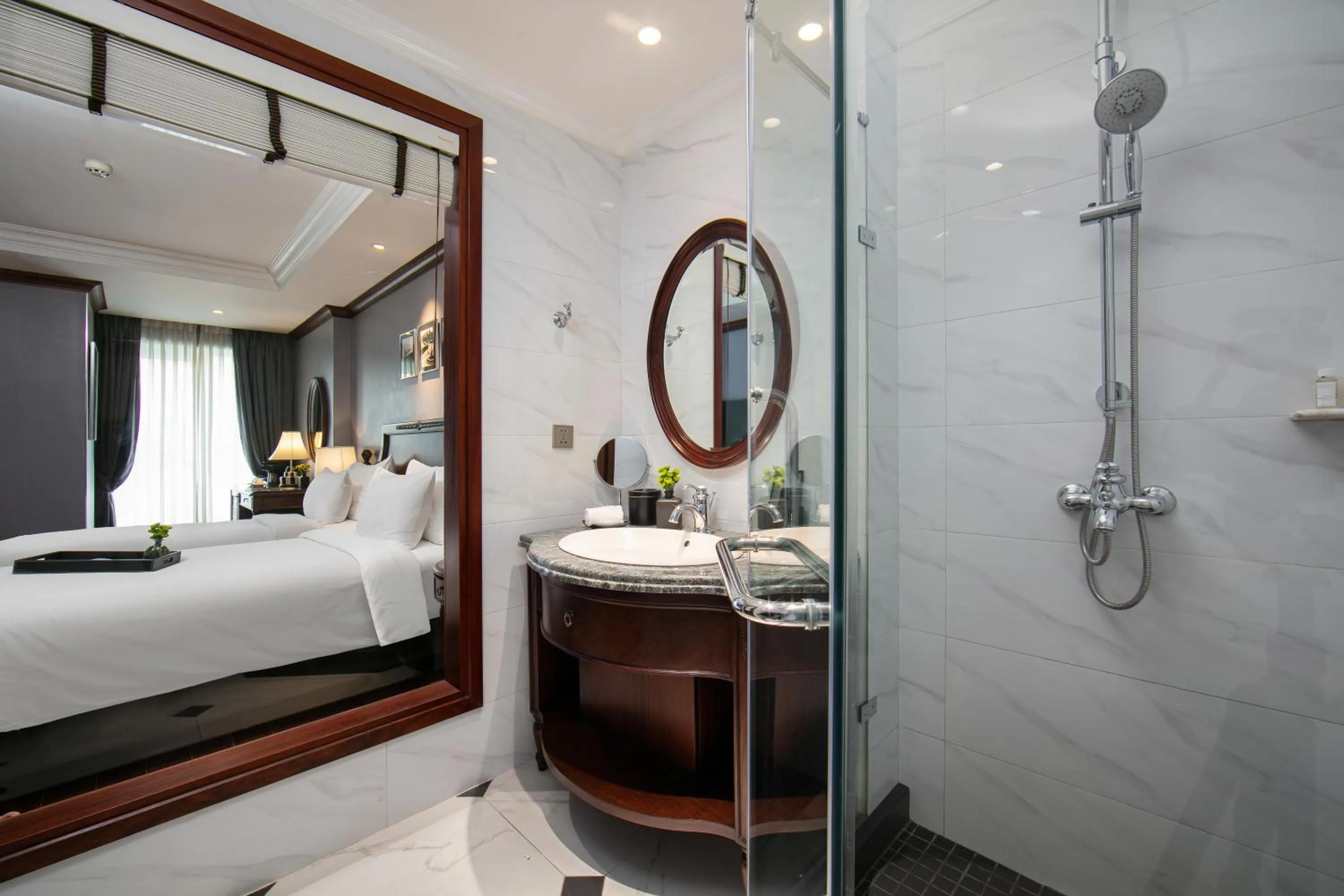 Bathroom, Bed in La Sinfonía Majesty Hotel and Spa