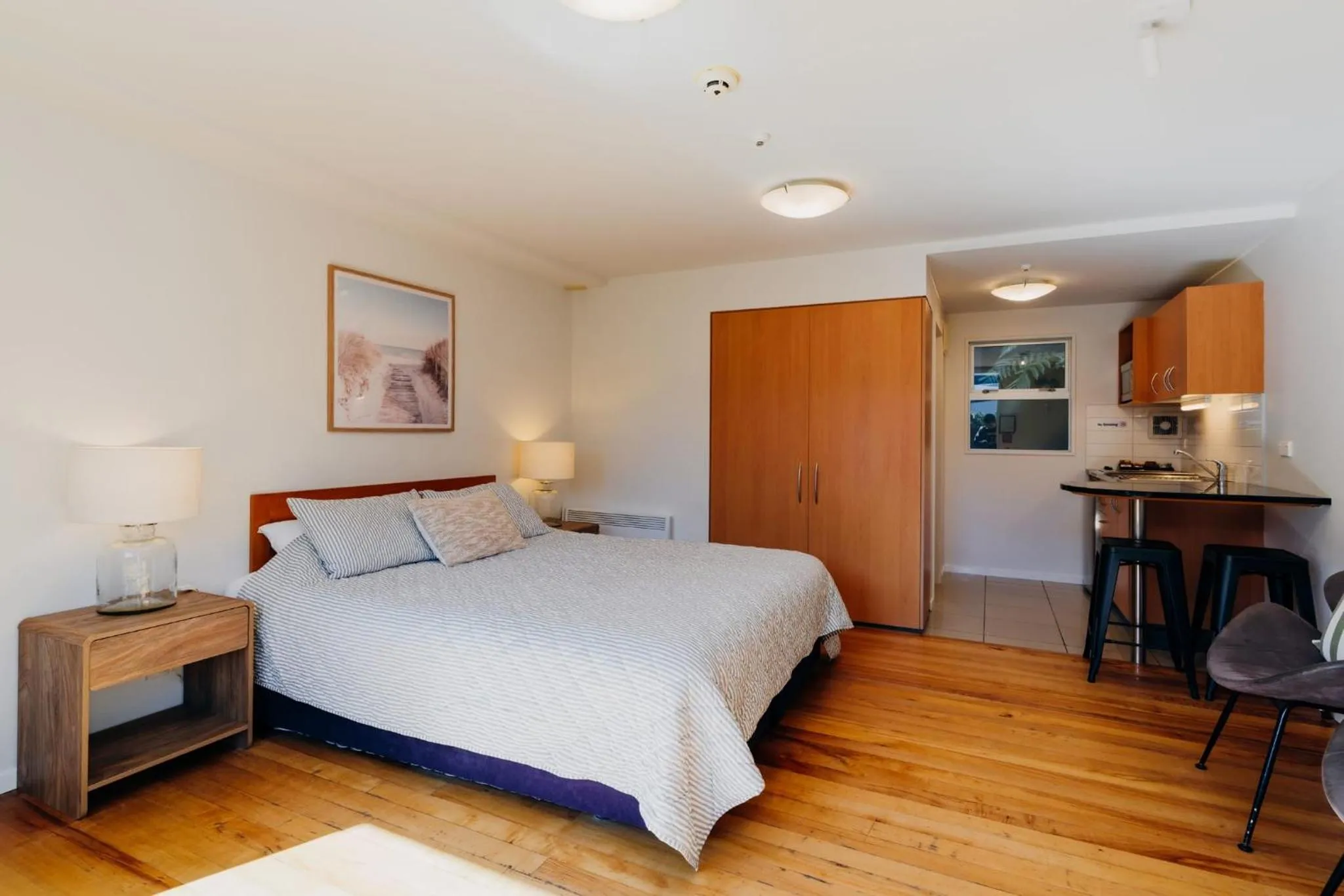 Bed in Sumner Bay Motel