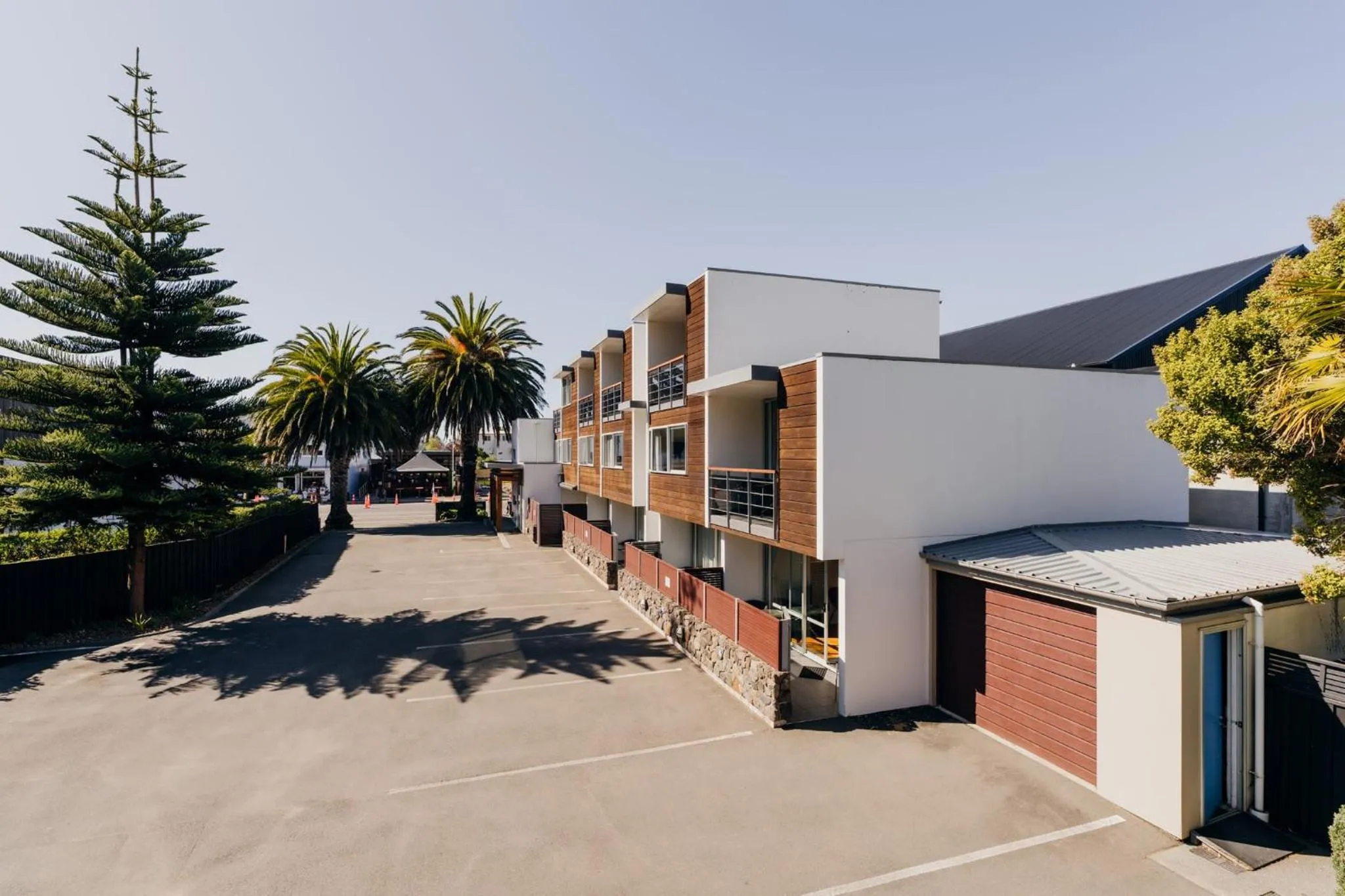 Property building in Sumner Bay Motel