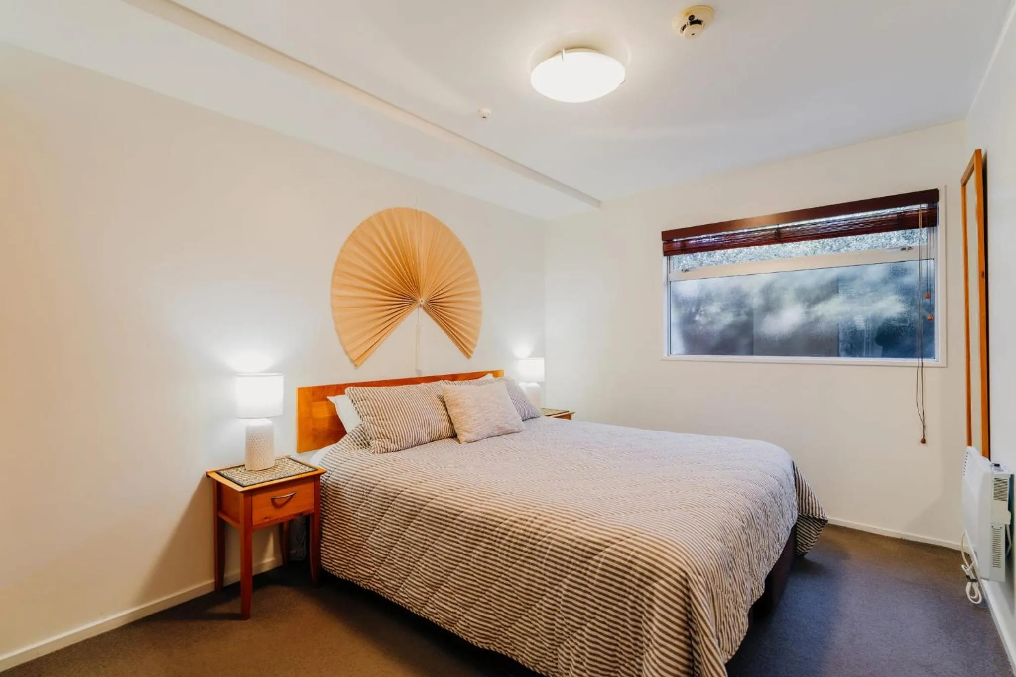 Bedroom, Bed in Sumner Bay Motel