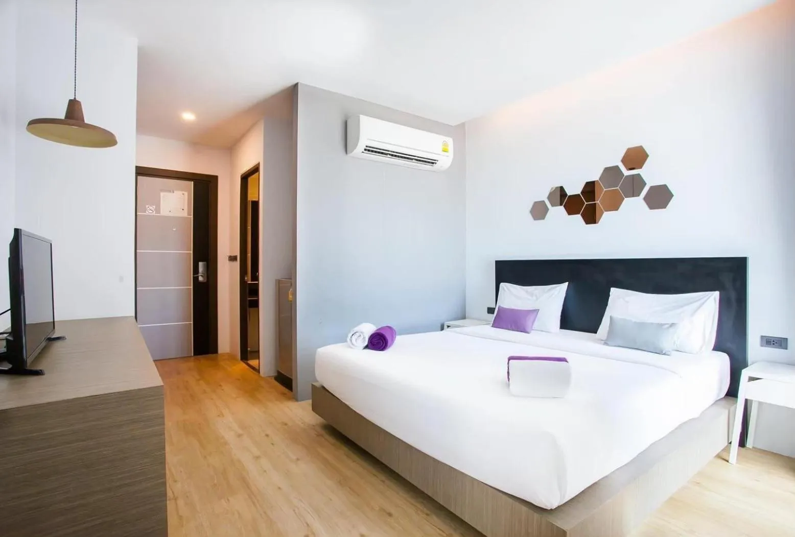 Bed in Chaweng Villawee Hotel