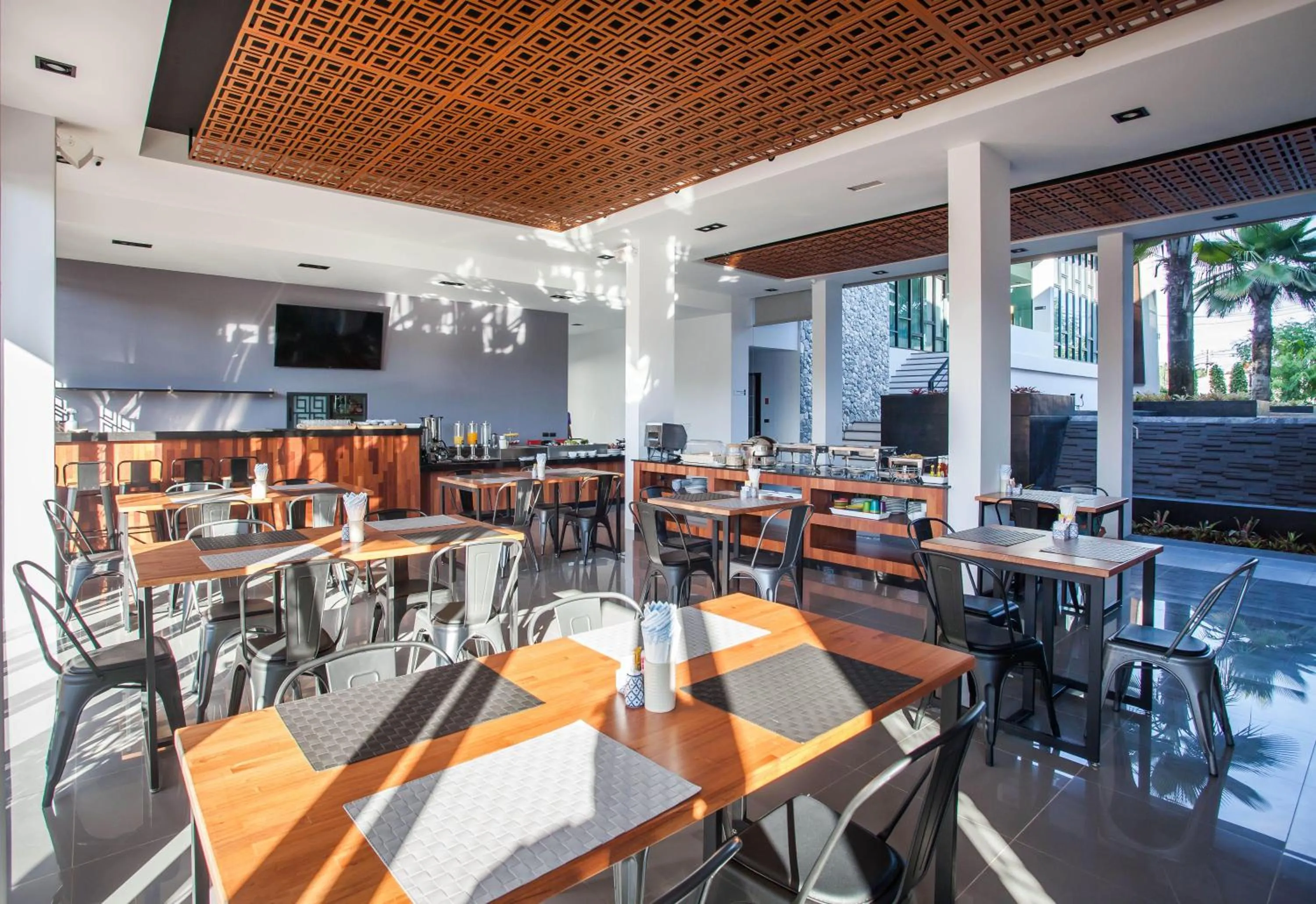 Restaurant/places to eat in Chaweng Villawee Hotel