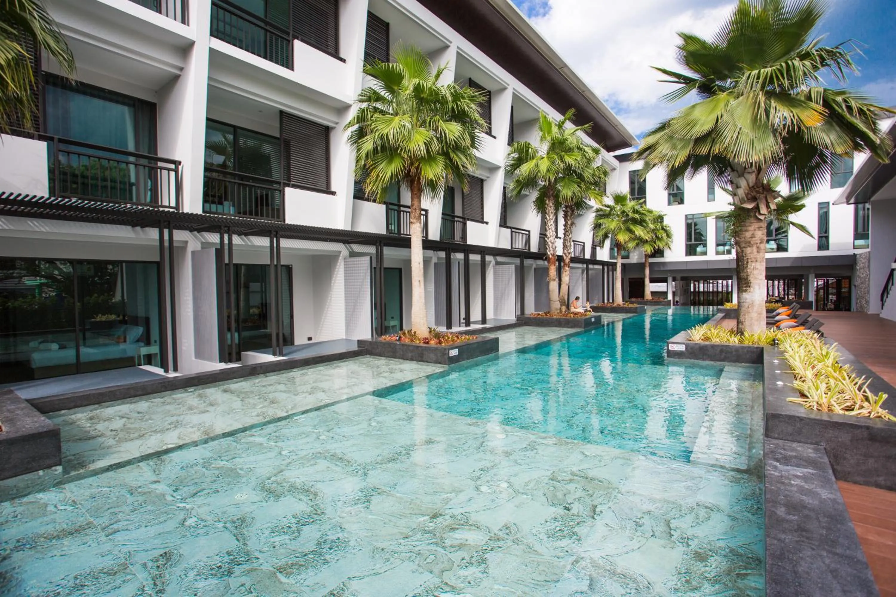 Swimming pool in Chaweng Villawee Hotel