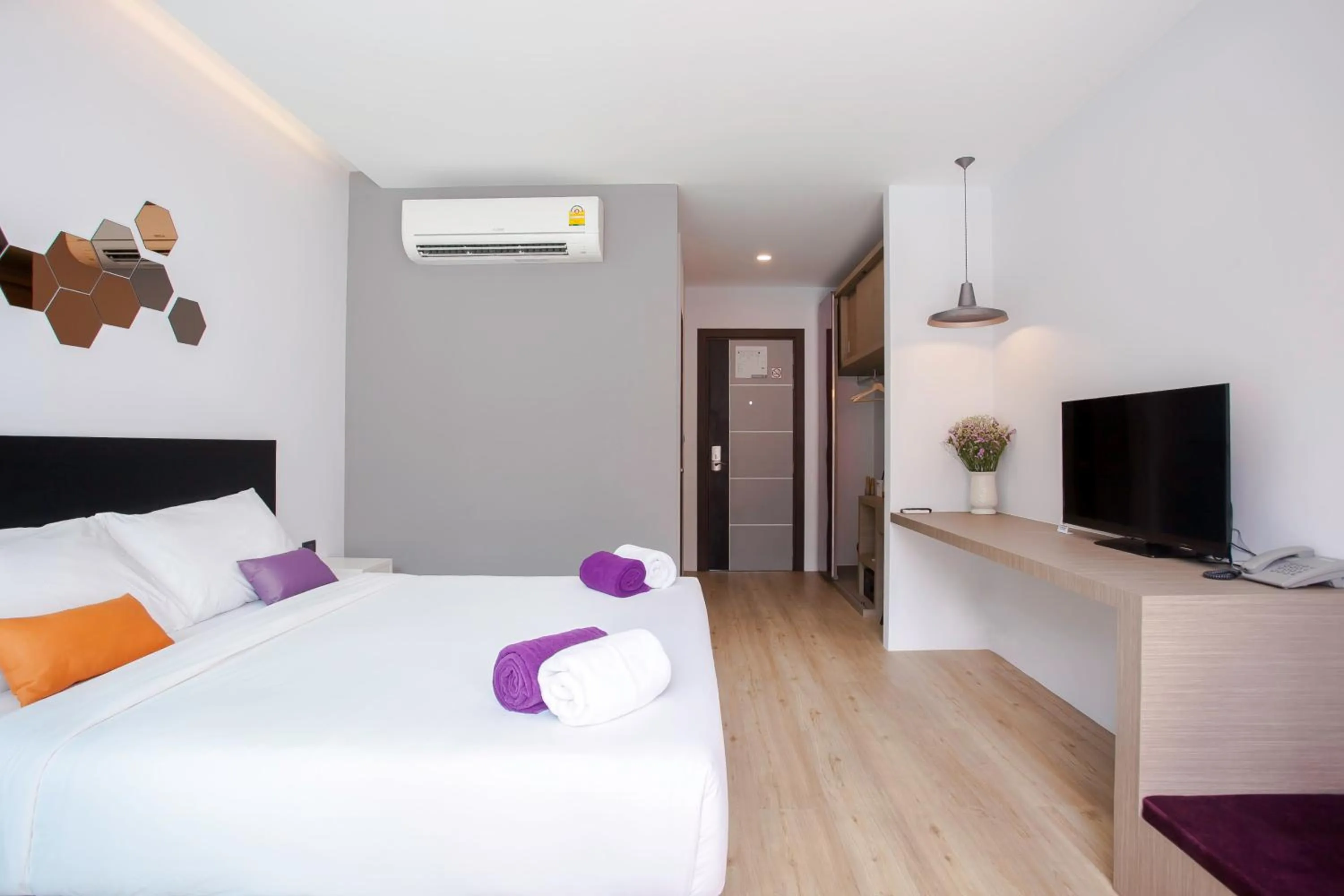 Bed in Chaweng Villawee Hotel