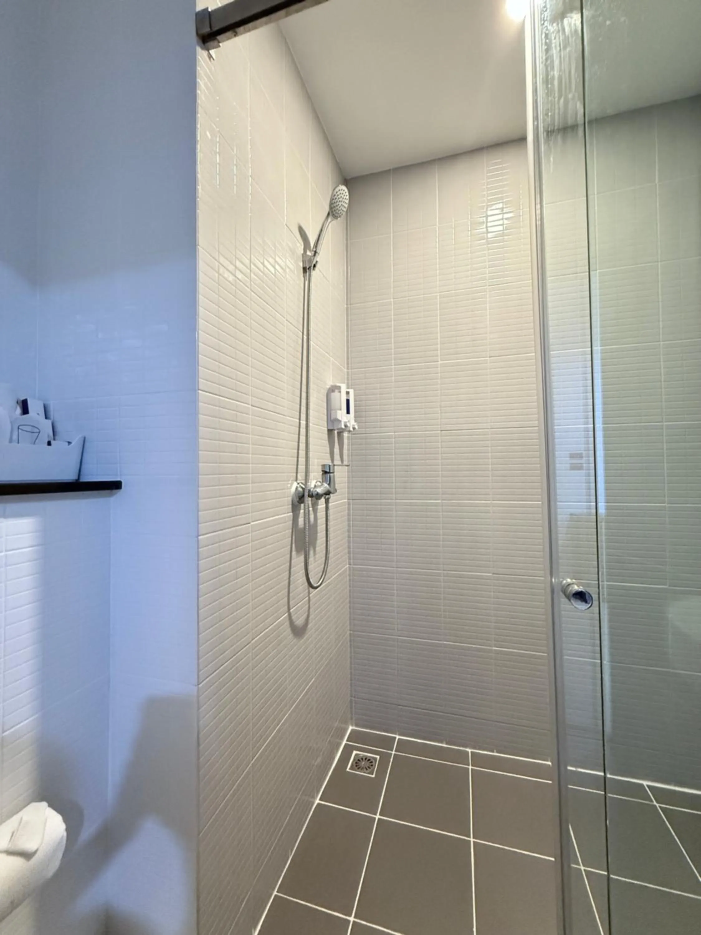 Bathroom in Chaweng Villawee Hotel