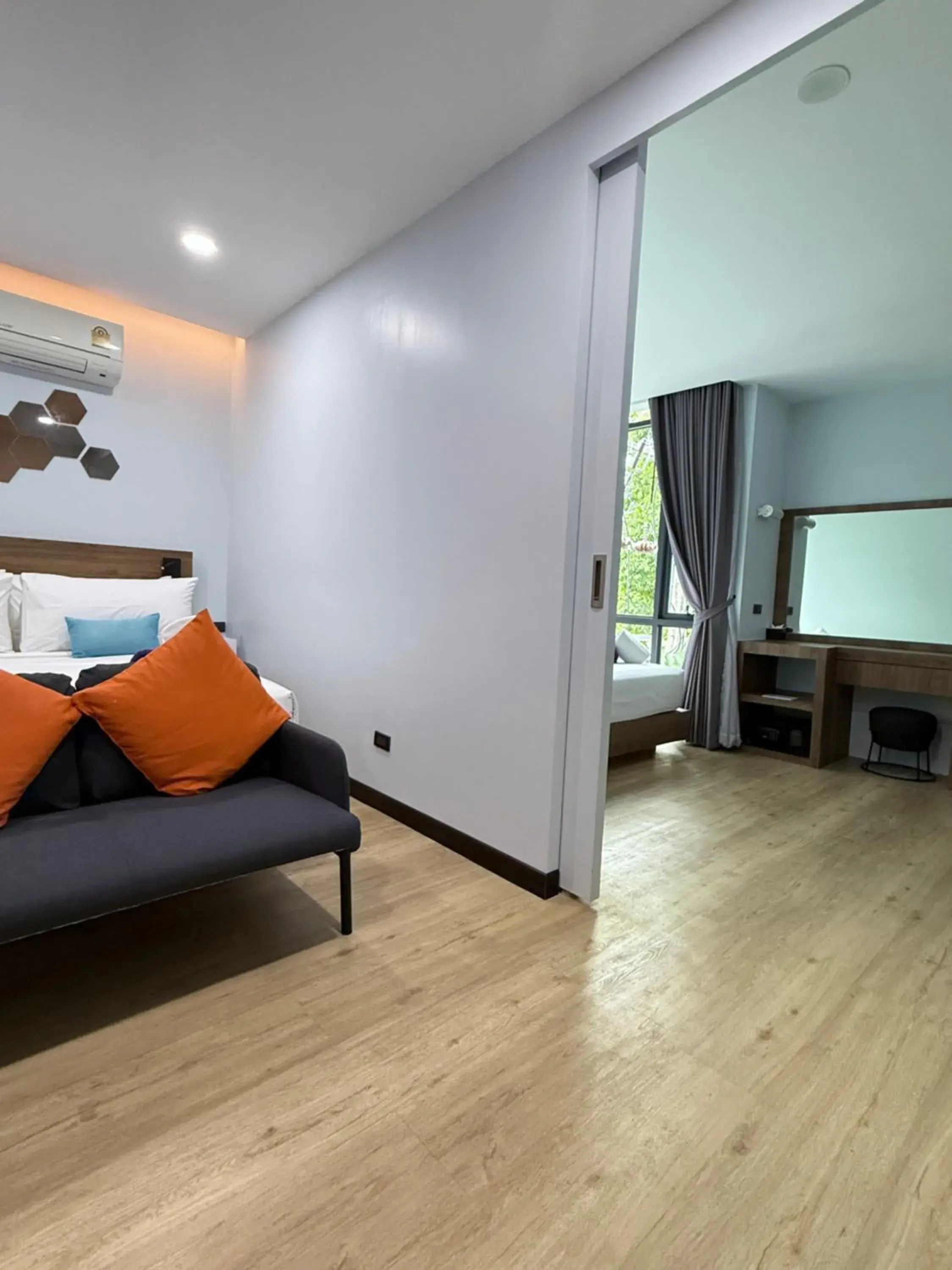 Photo of the whole room, Bed in Chaweng Villawee Hotel Photo of the whole room, Bed in Chaweng Villawee Hotel