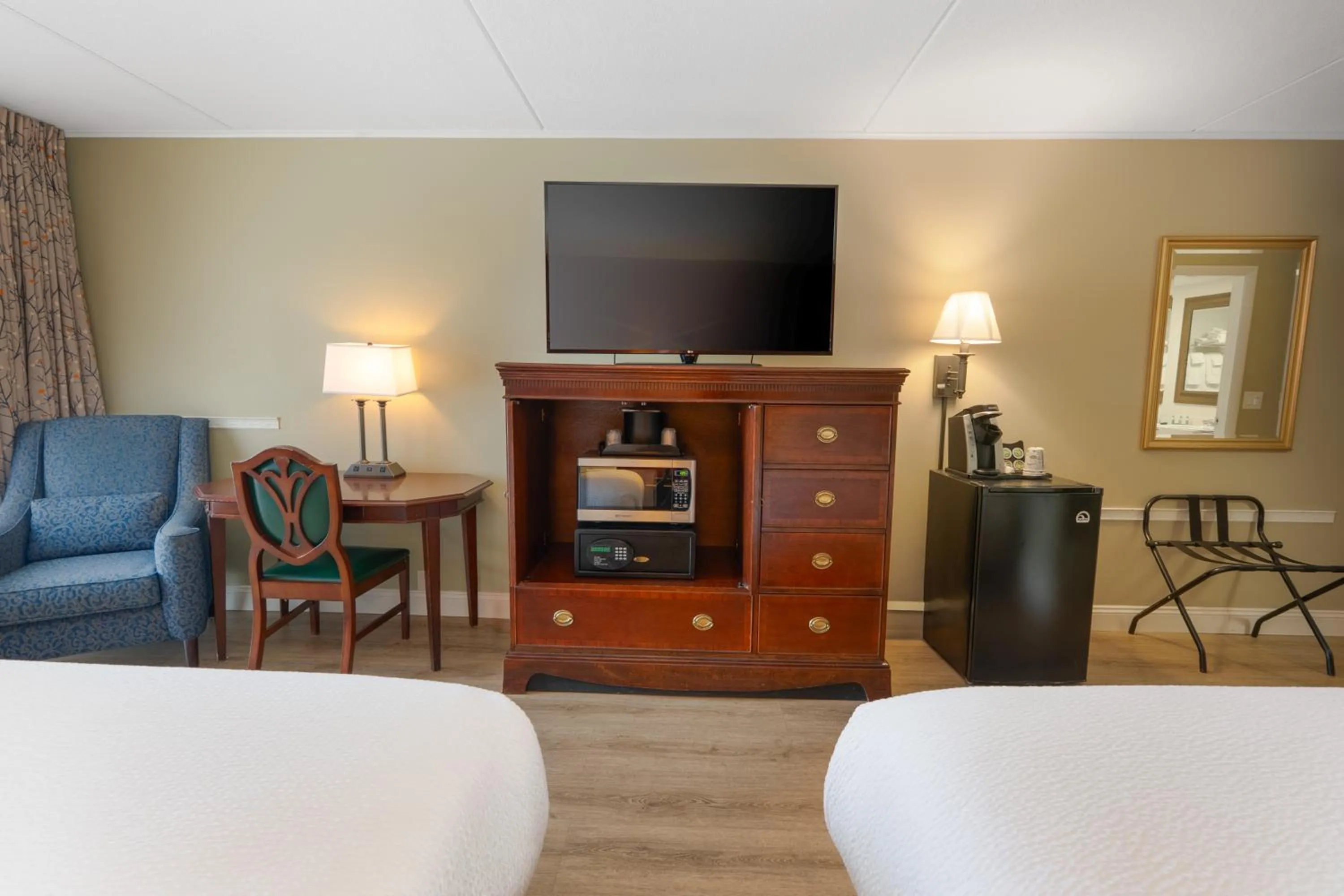 Bedroom, Bed in Fireside Inn & Suites Gilford