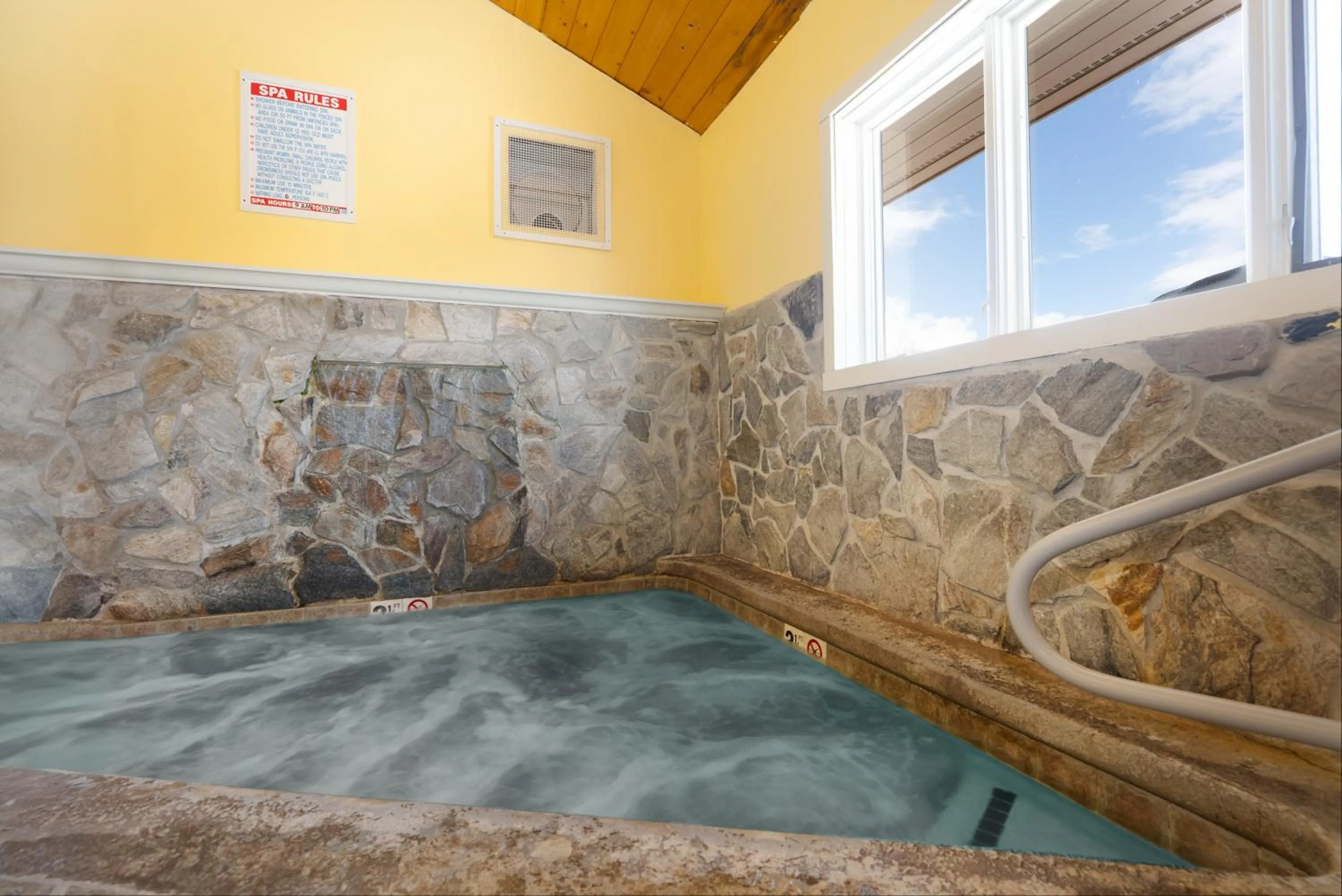 Hot Tub in Fireside Inn & Suites Gilford