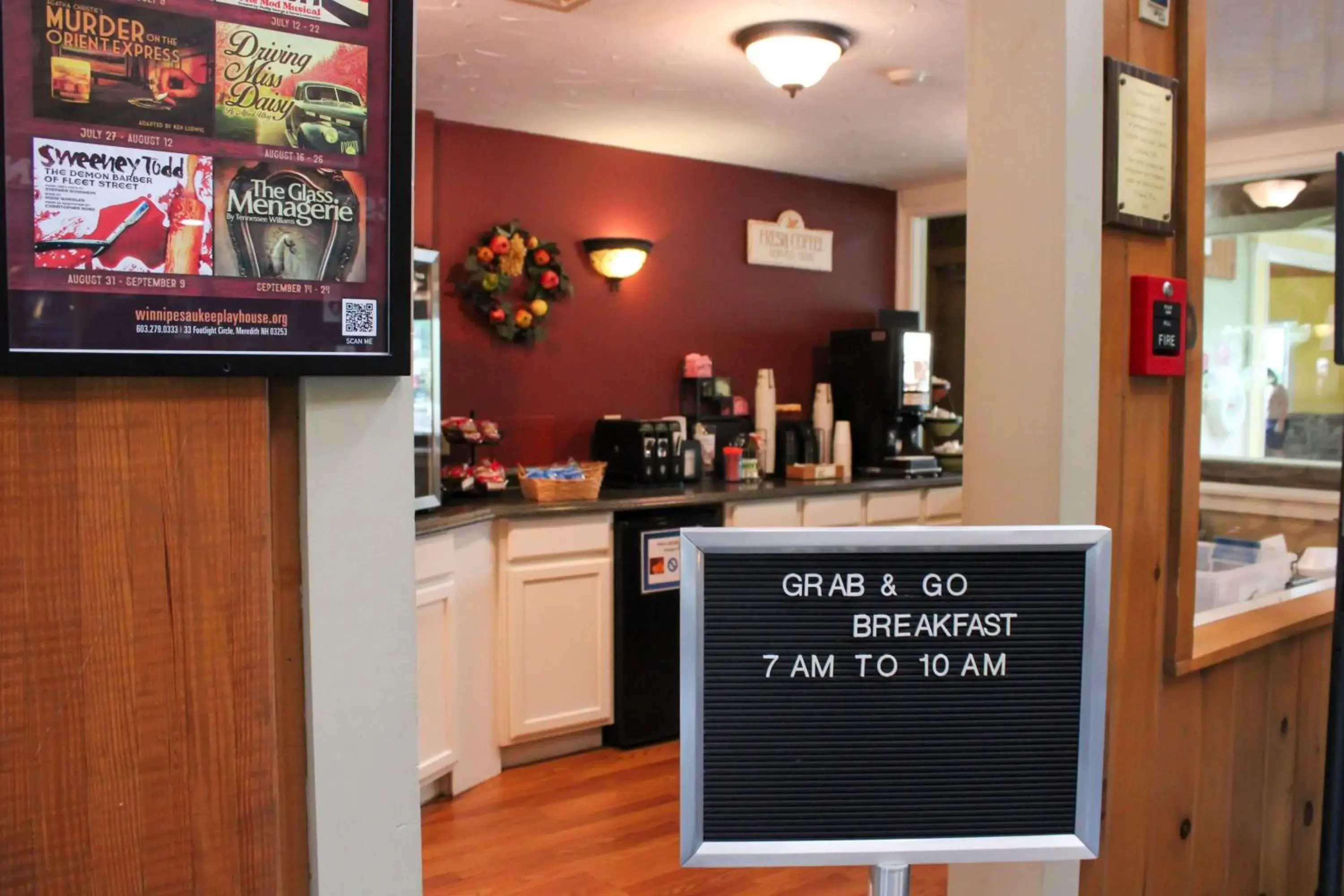 Breakfast in Fireside Inn & Suites Gilford Breakfast in Fireside Inn & Suites Gilford