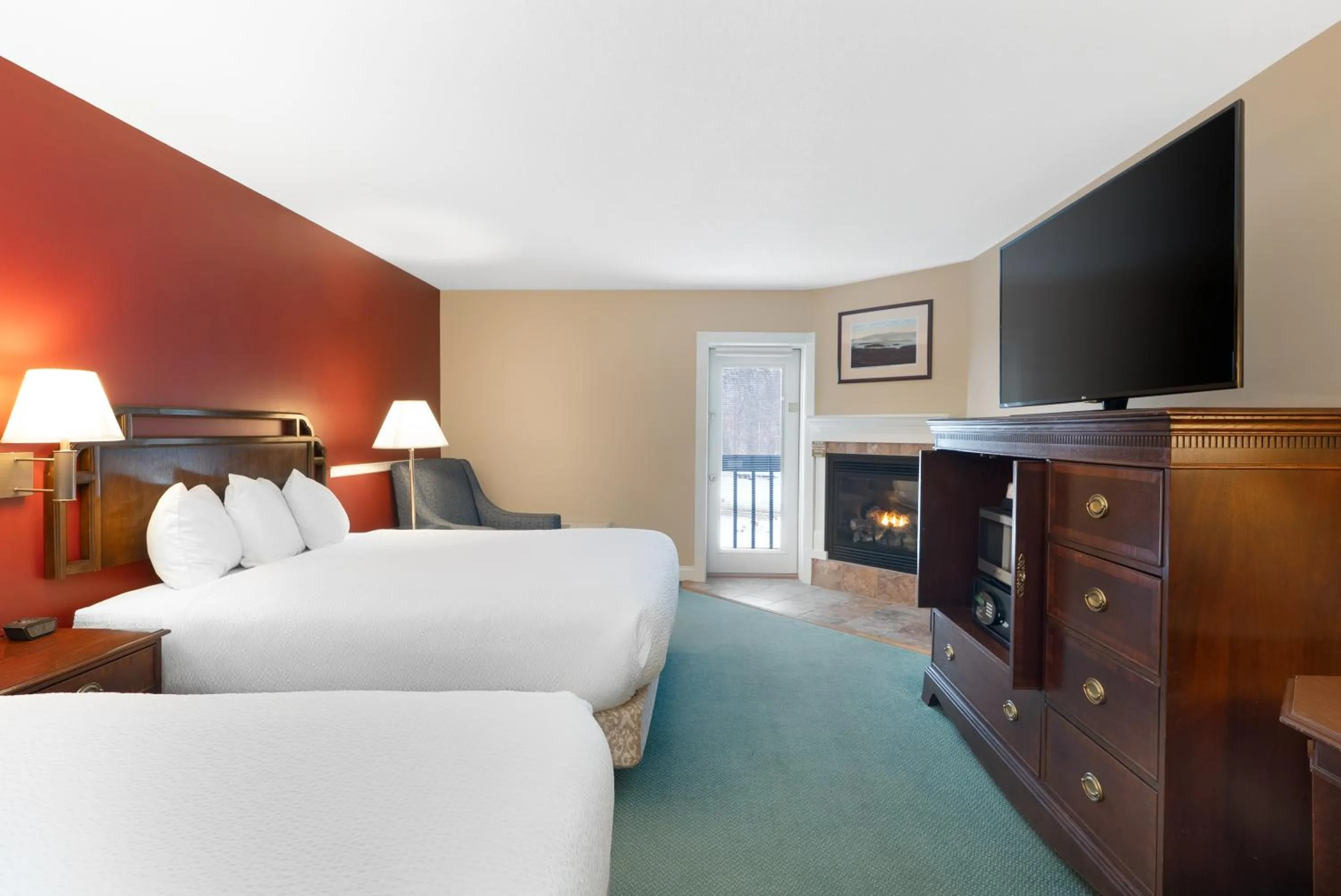 Bedroom, Bed in Fireside Inn & Suites Gilford