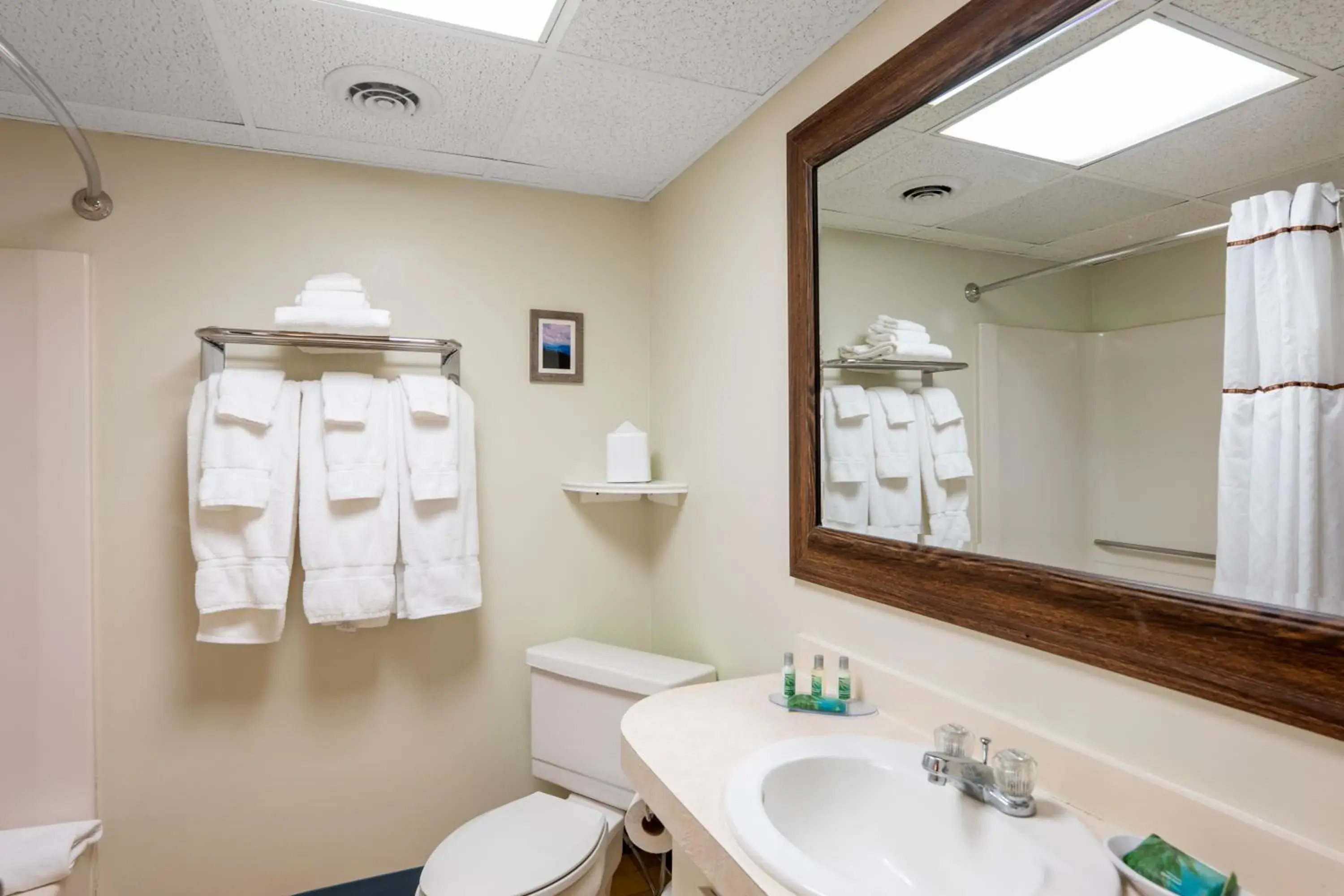 2nd Floor 2 Queen Tempurpedic Beds in Fireside Inn & Suites Gilford 2nd Floor 2 Queen Tempurpedic Beds in Fireside Inn & Suites Gilford