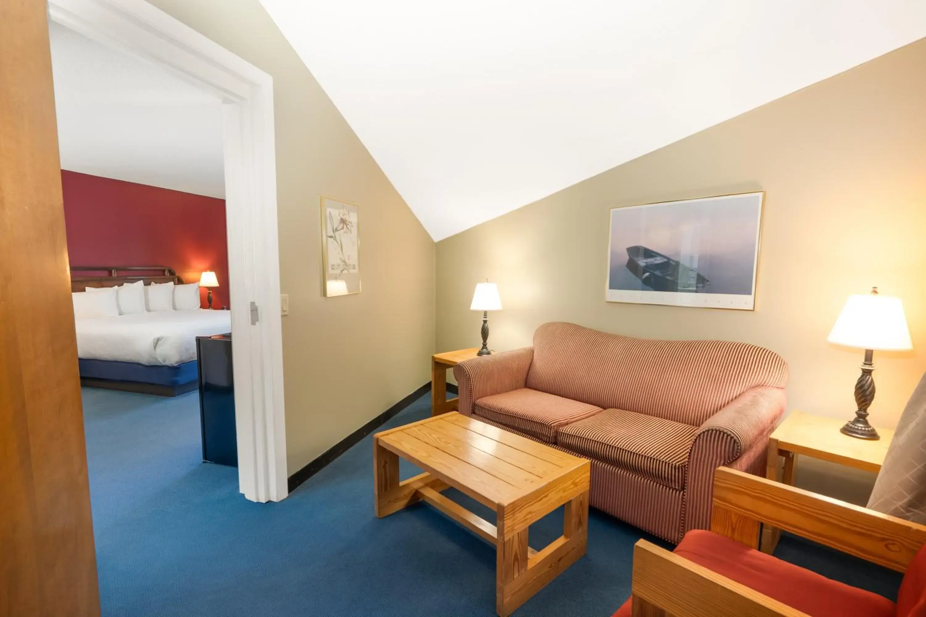 Living room, Bed in Fireside Inn & Suites Gilford Living room, Bed in Fireside Inn & Suites Gilford