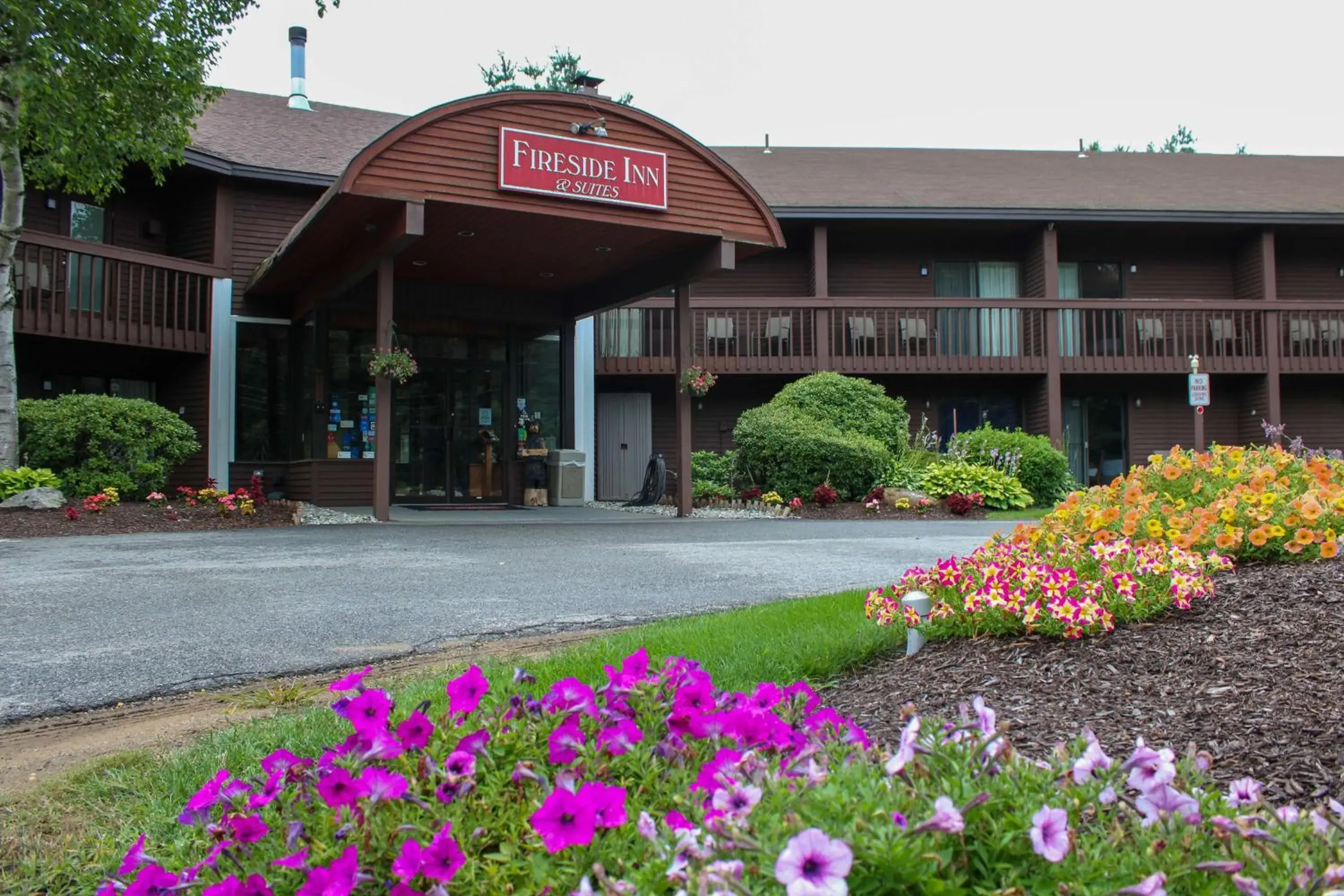 Property building in Fireside Inn & Suites Gilford Property building in Fireside Inn & Suites Gilford