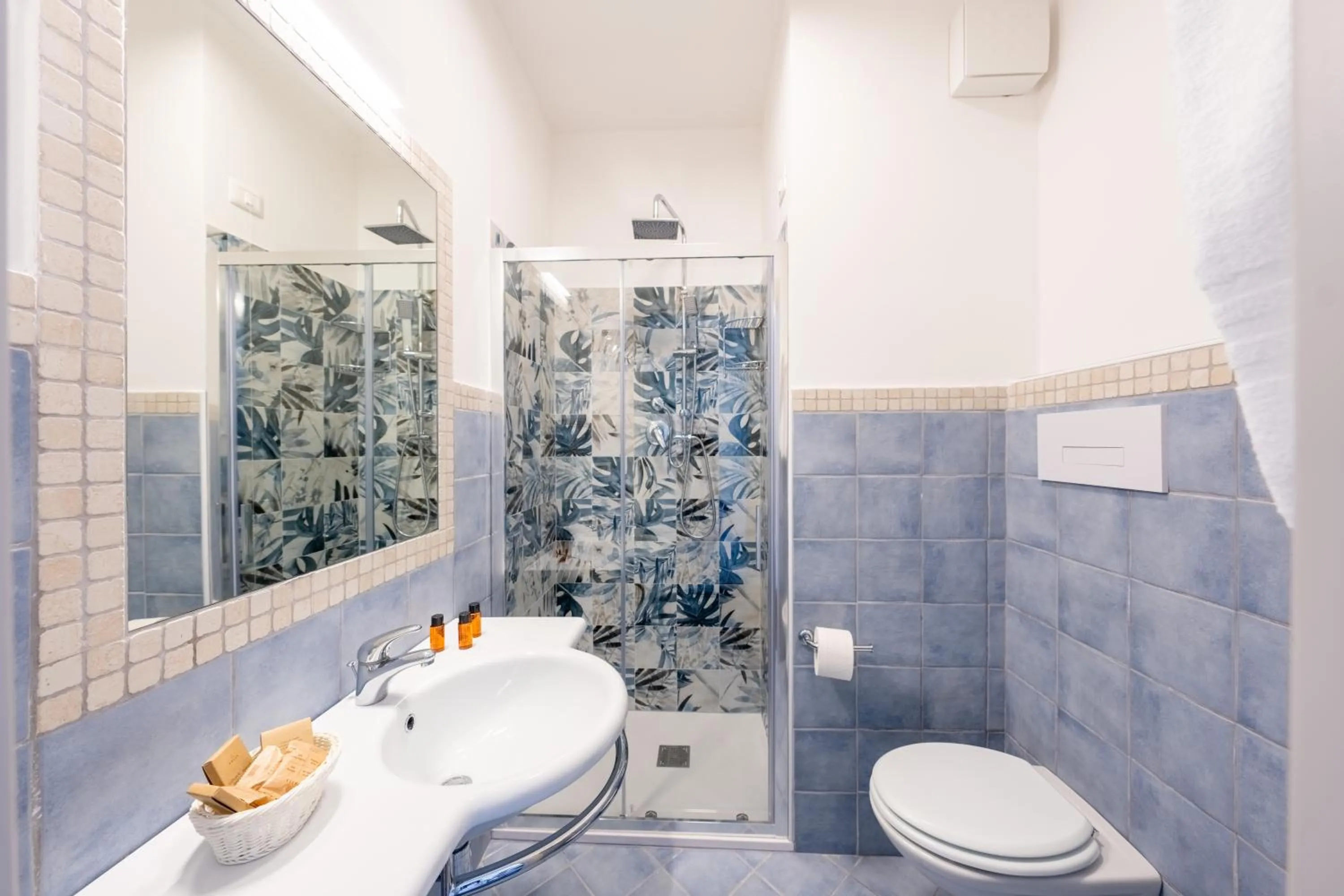 Shower in Hotel Corfù