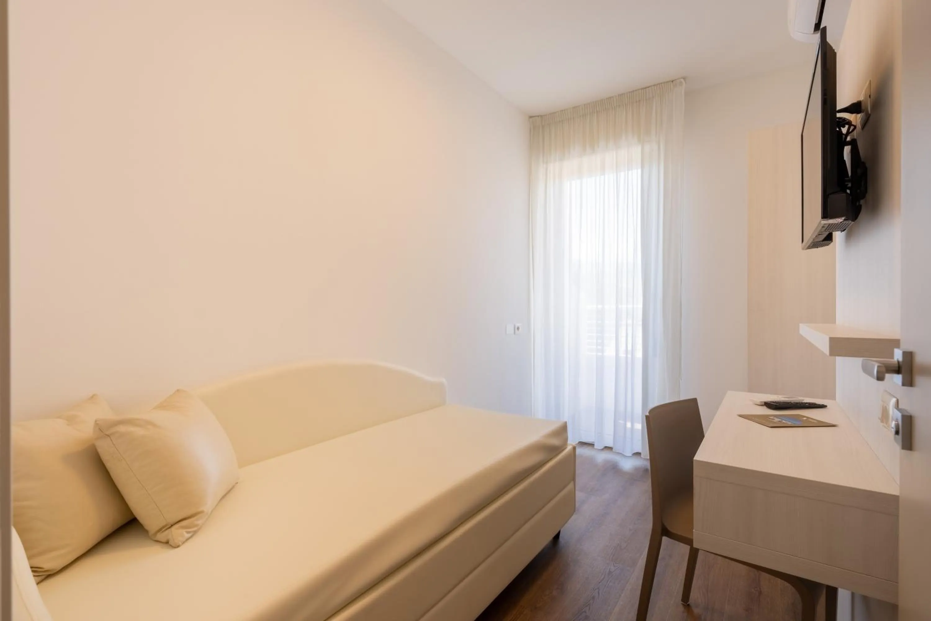 Photo of the whole room, Bed in Hotel Corfù