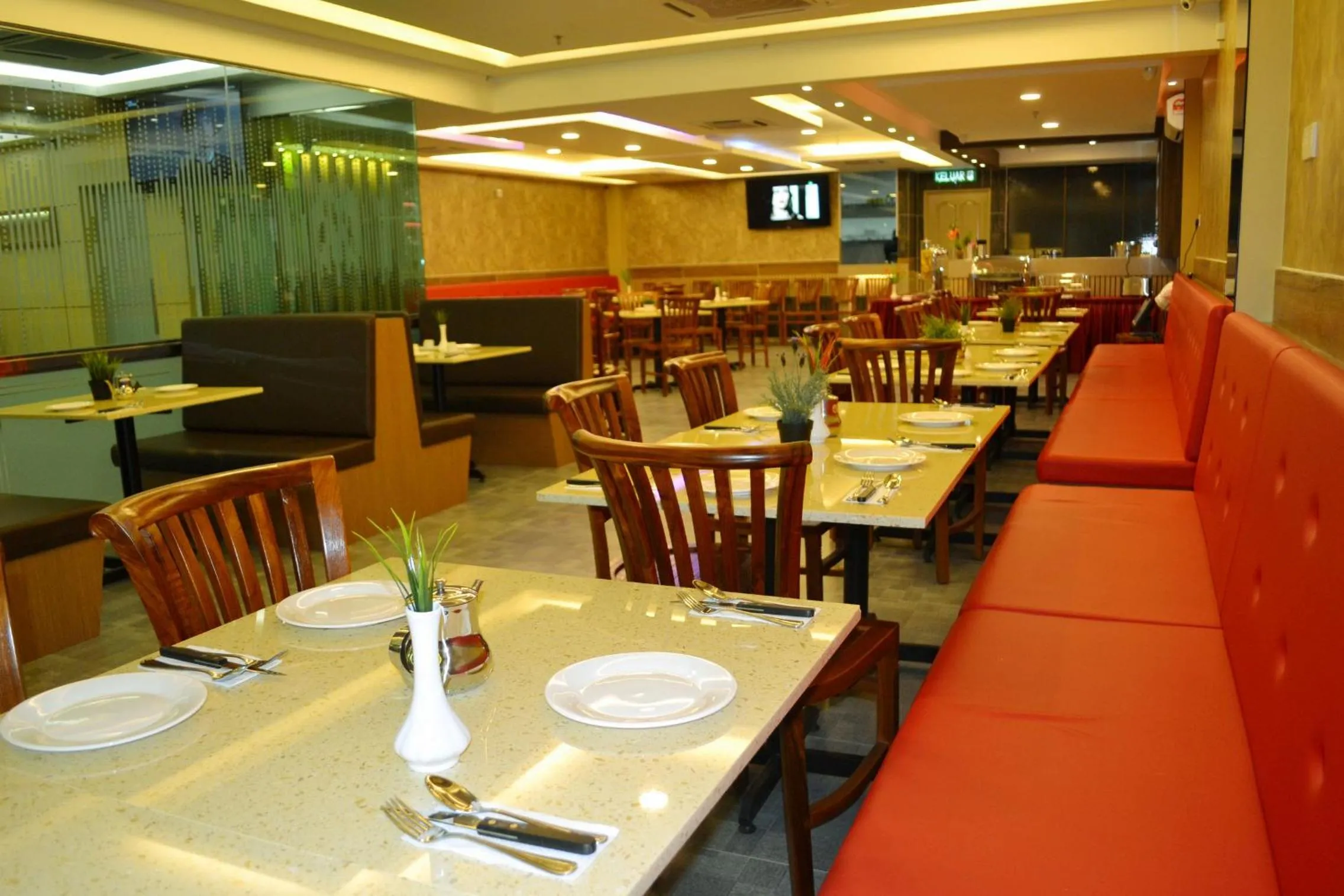 Restaurant/places to eat in City Central Hotel