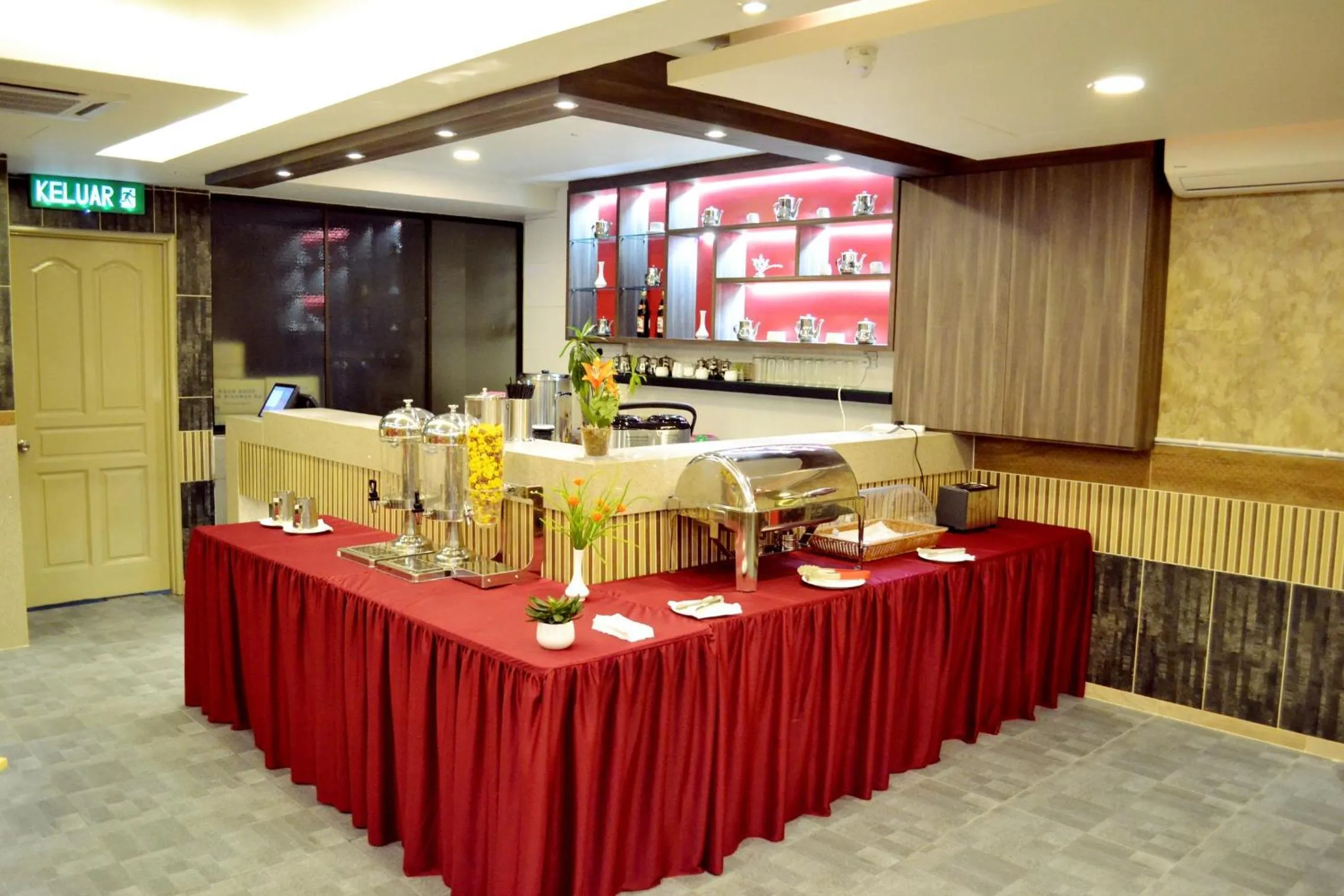 Restaurant/places to eat in City Central Hotel