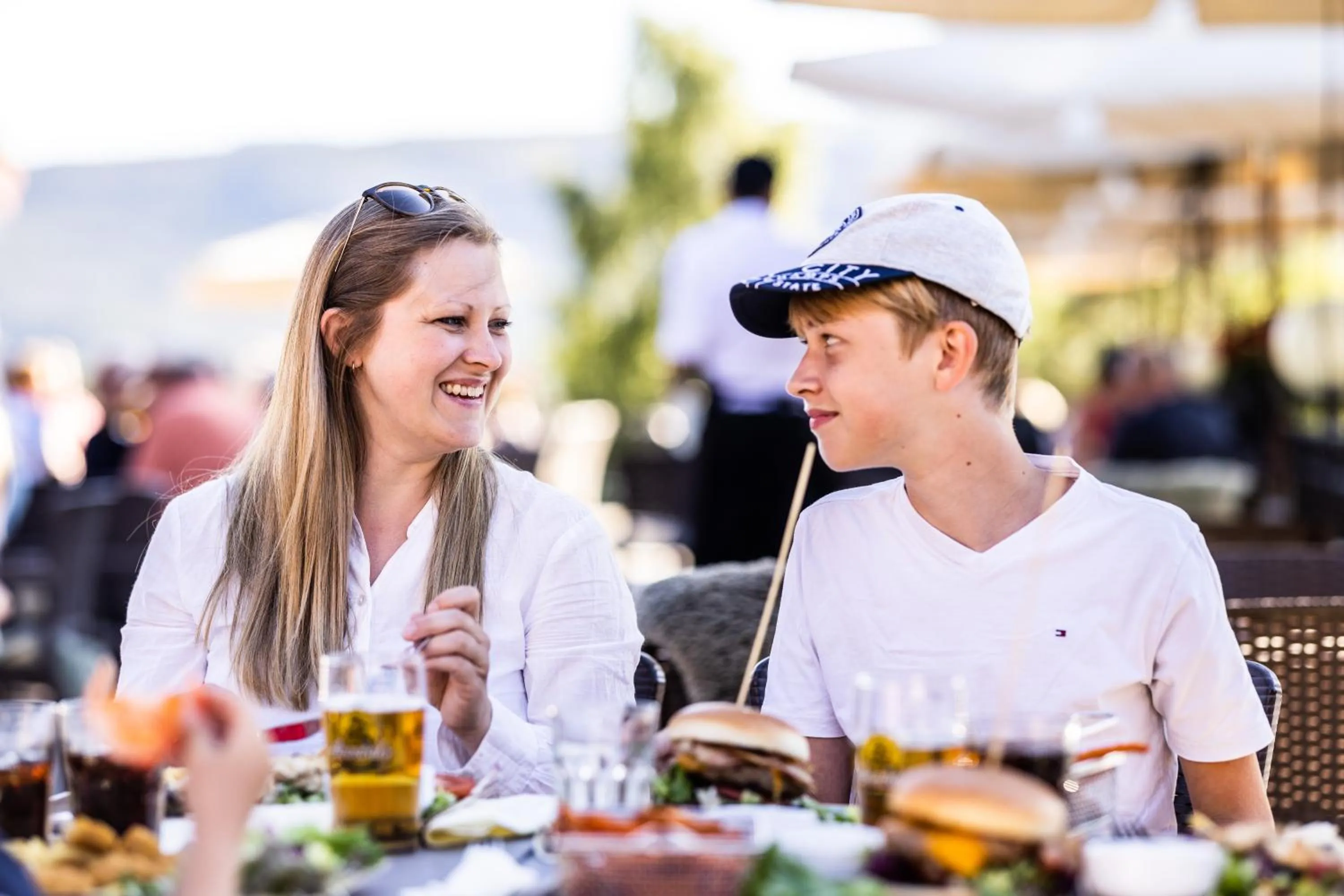 Restaurant/places to eat in Straand Hotel