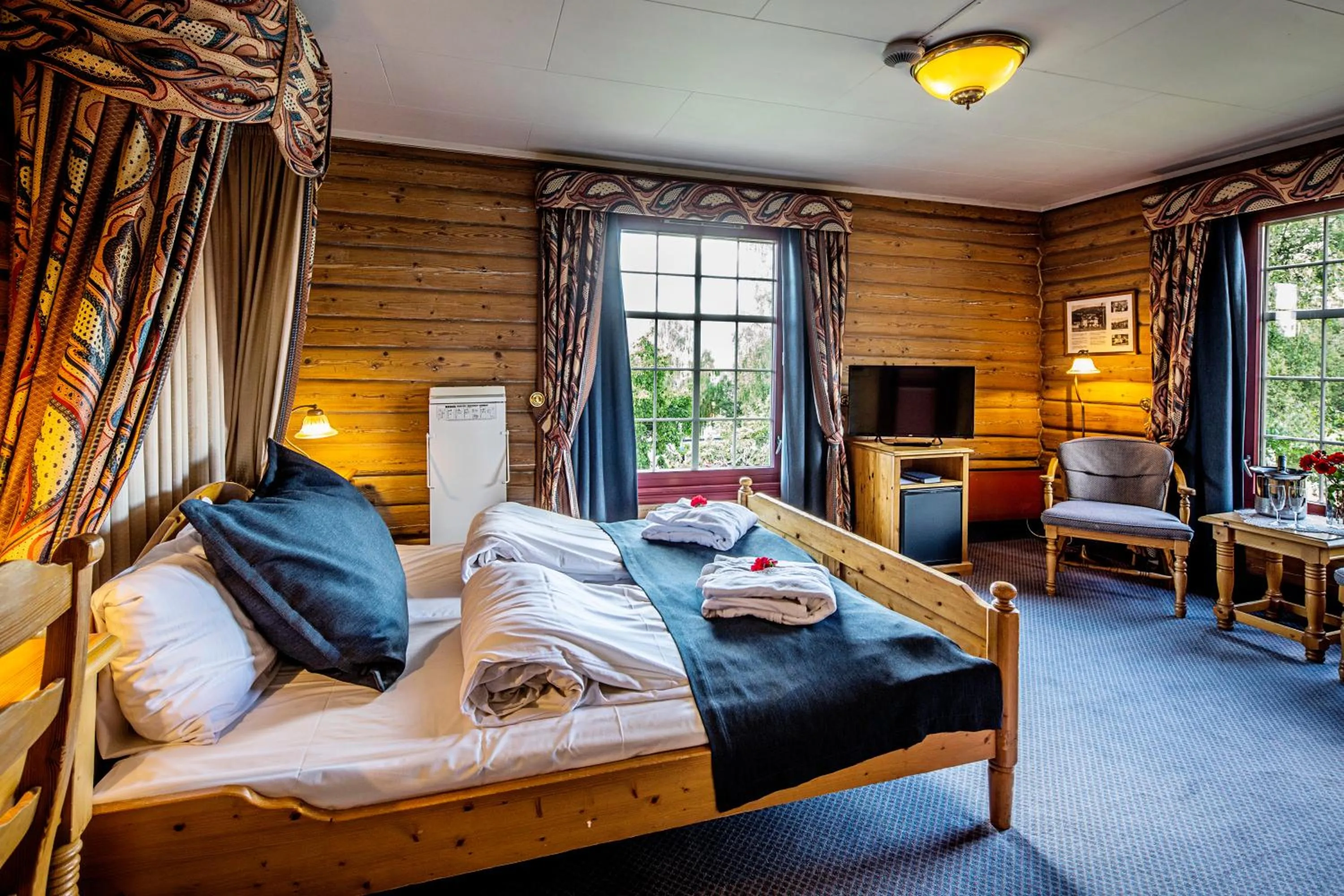 Nearby landmark, Bed in Straand Hotel