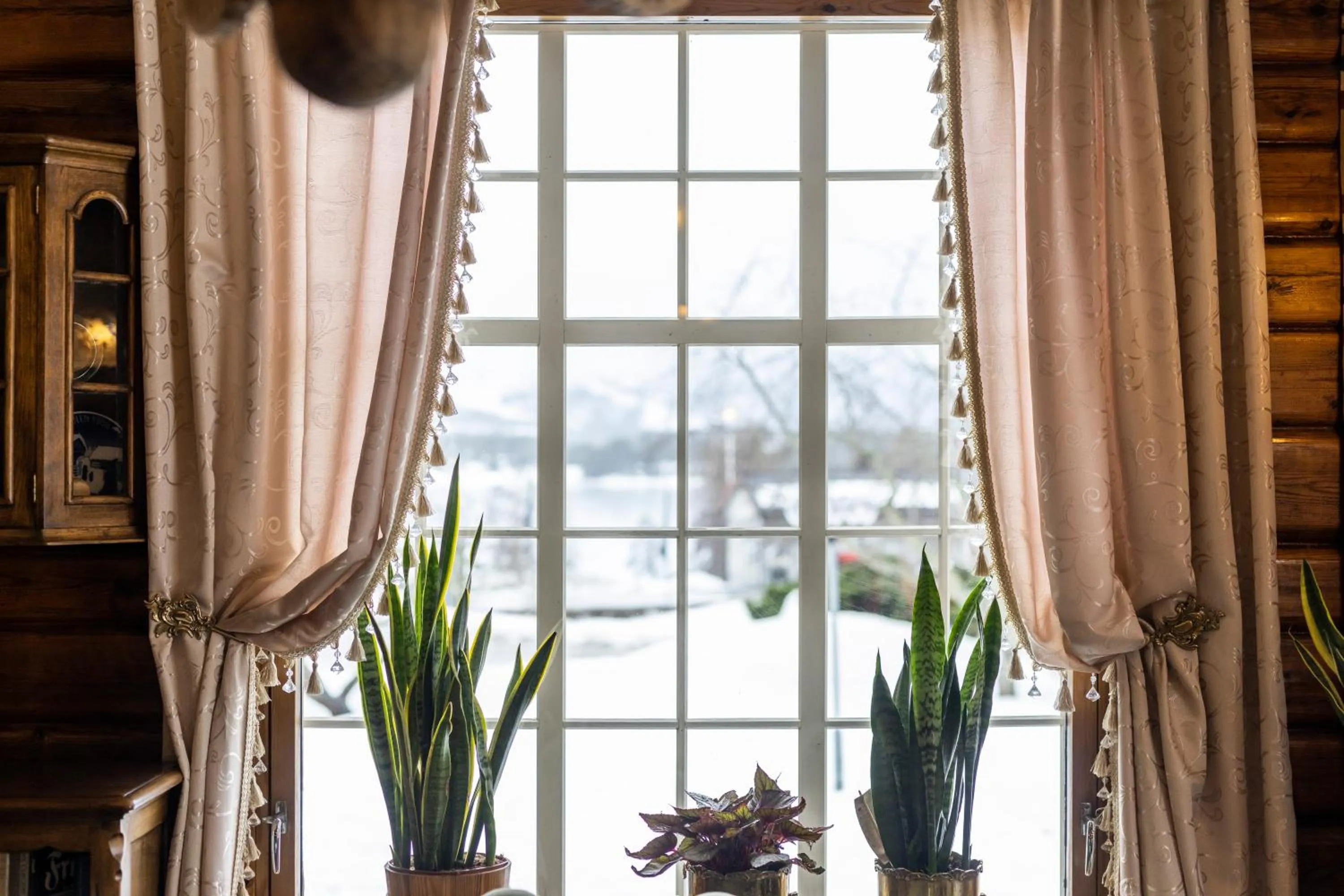 Communal lounge/ TV room in Straand Hotel