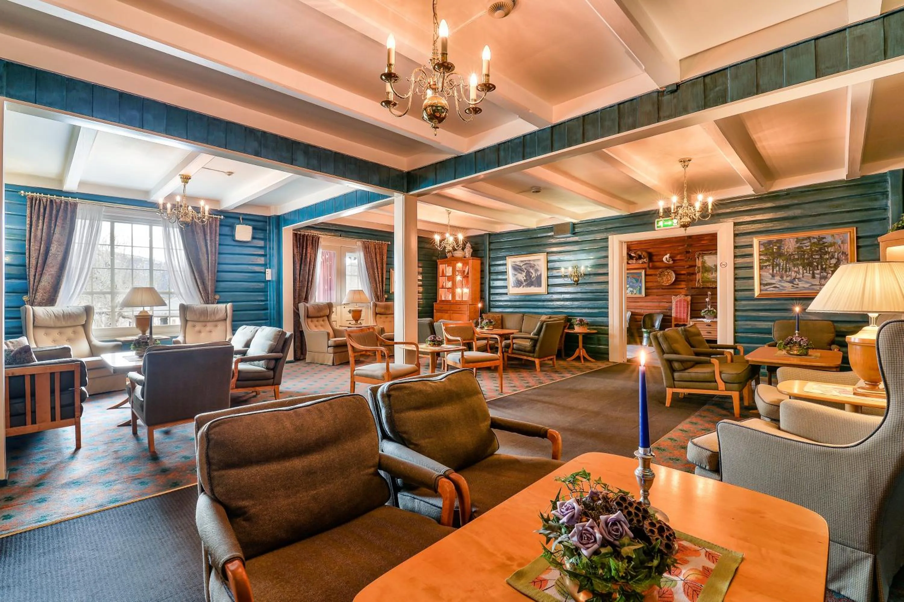 Communal lounge/ TV room in Straand Hotel